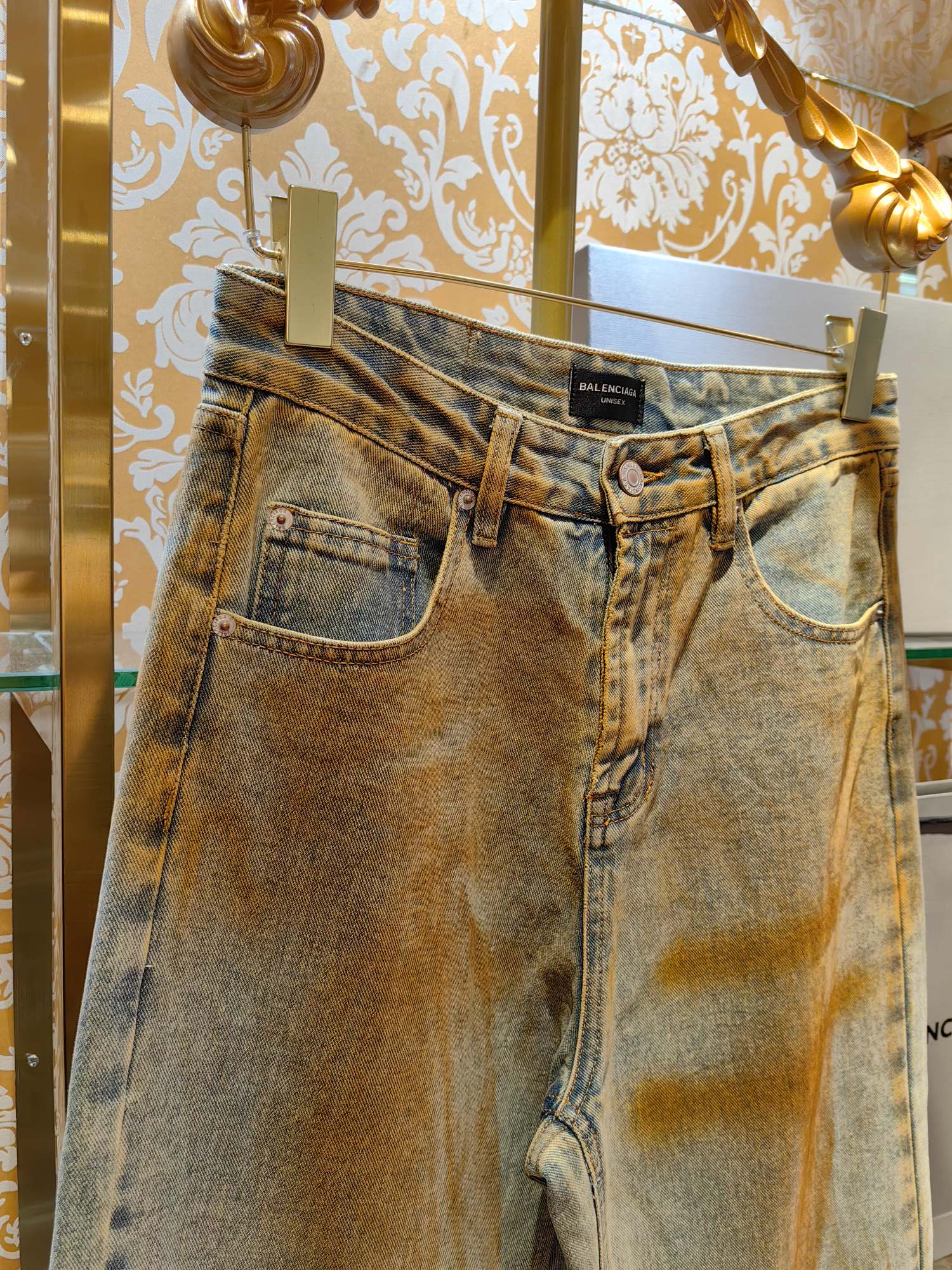 Balenciaga P400 牛仔水仔裤 - 独特な手工做旧仕上げ