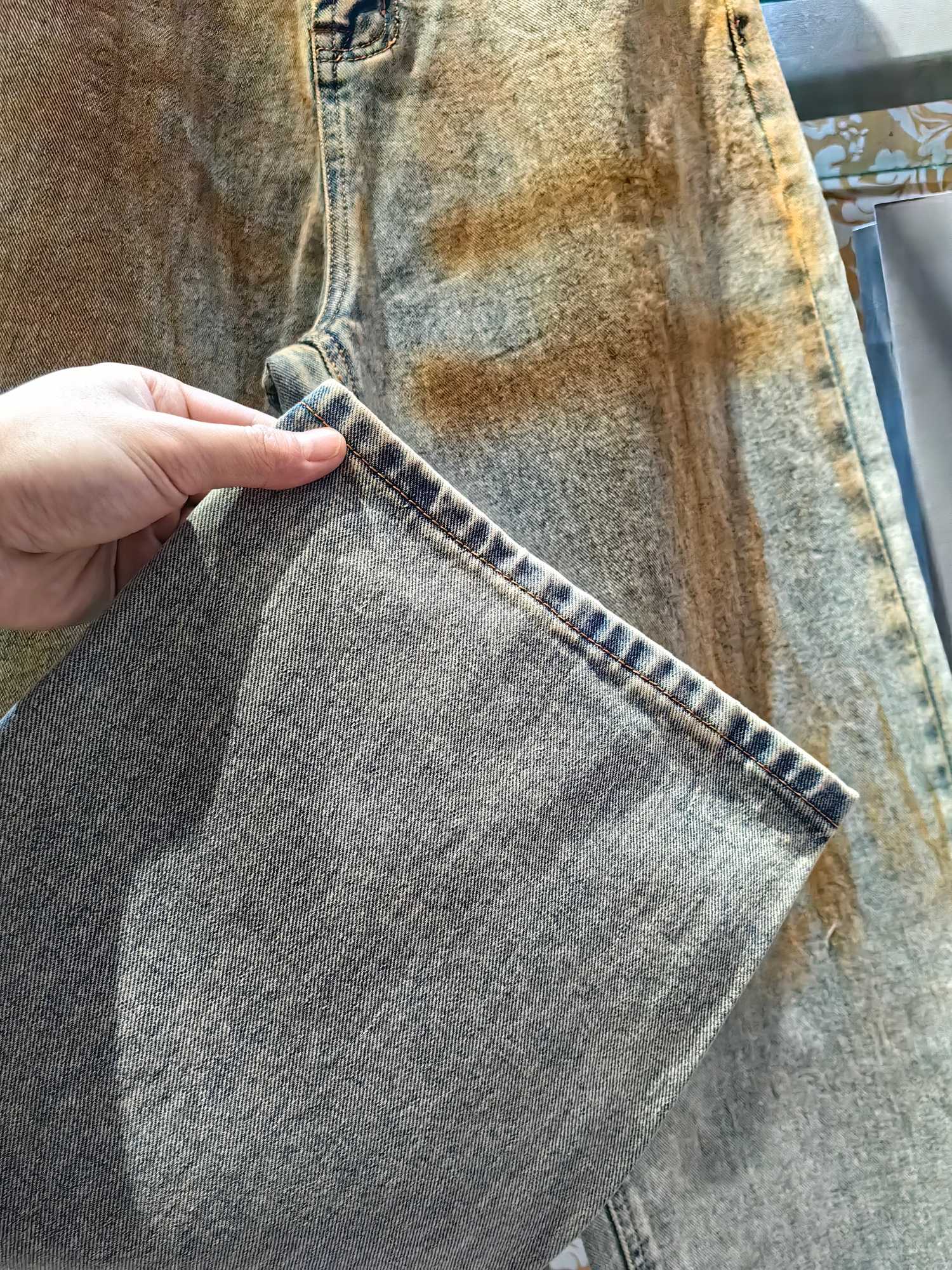 Balenciaga P400 牛仔水仔裤 - 独特な手工做旧仕上げ