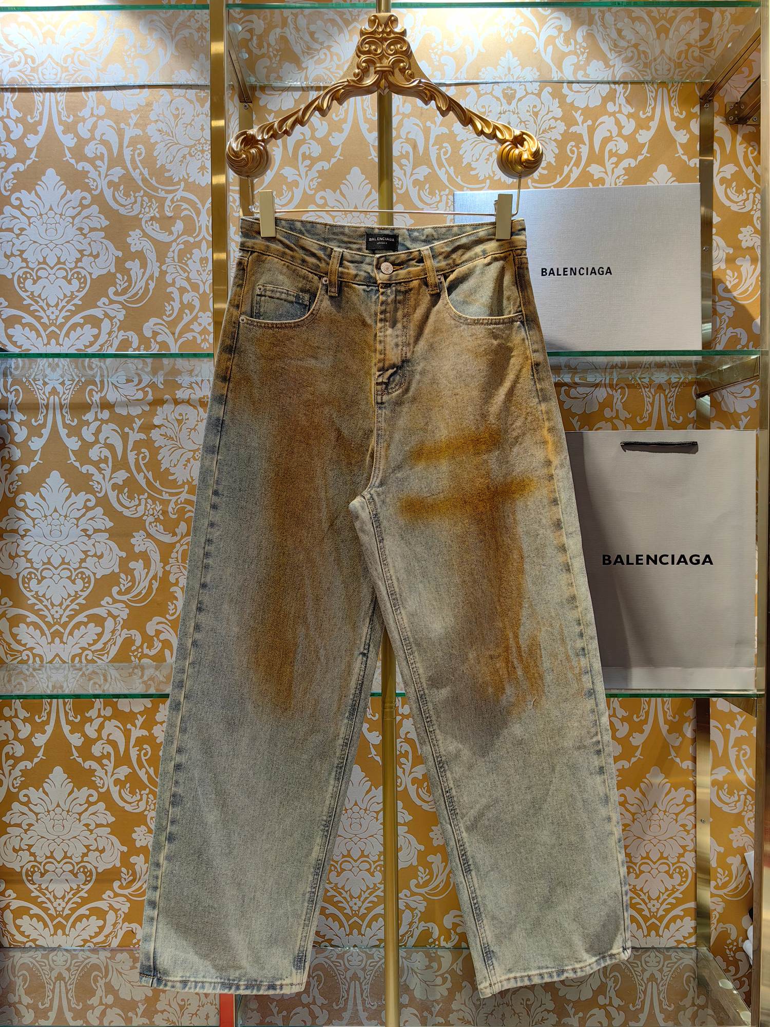 Balenciaga P400 牛仔水仔裤 - 独特な手工做旧仕上げ