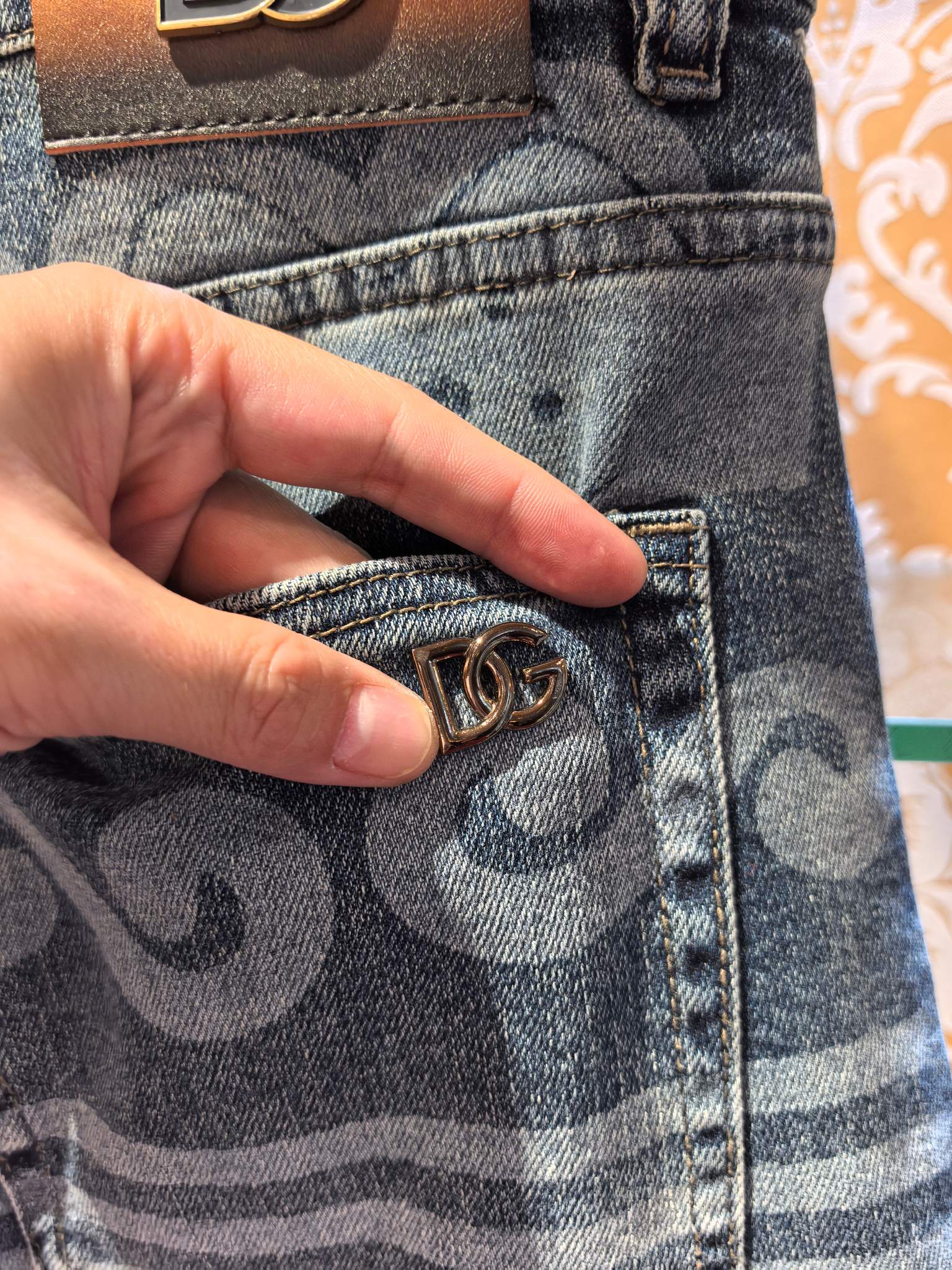 Dolce & Gabbana P400デニムパンツ 修身小直筒型