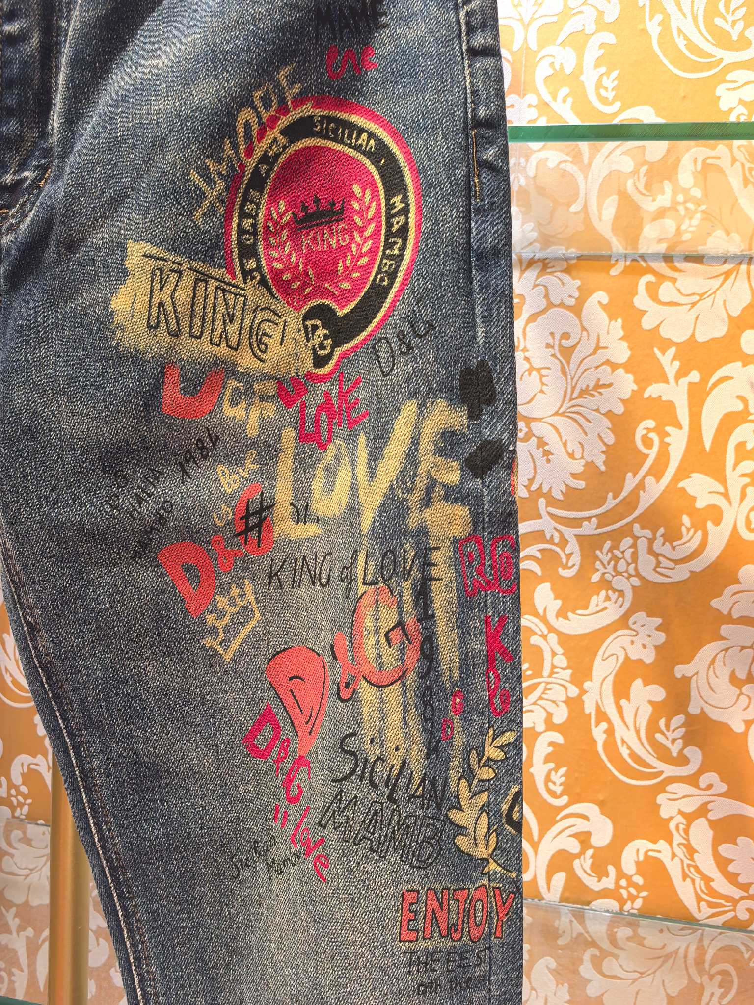 ドルチェ ガッバーナ ジーンズ DG ロゴ ペイントデザイン