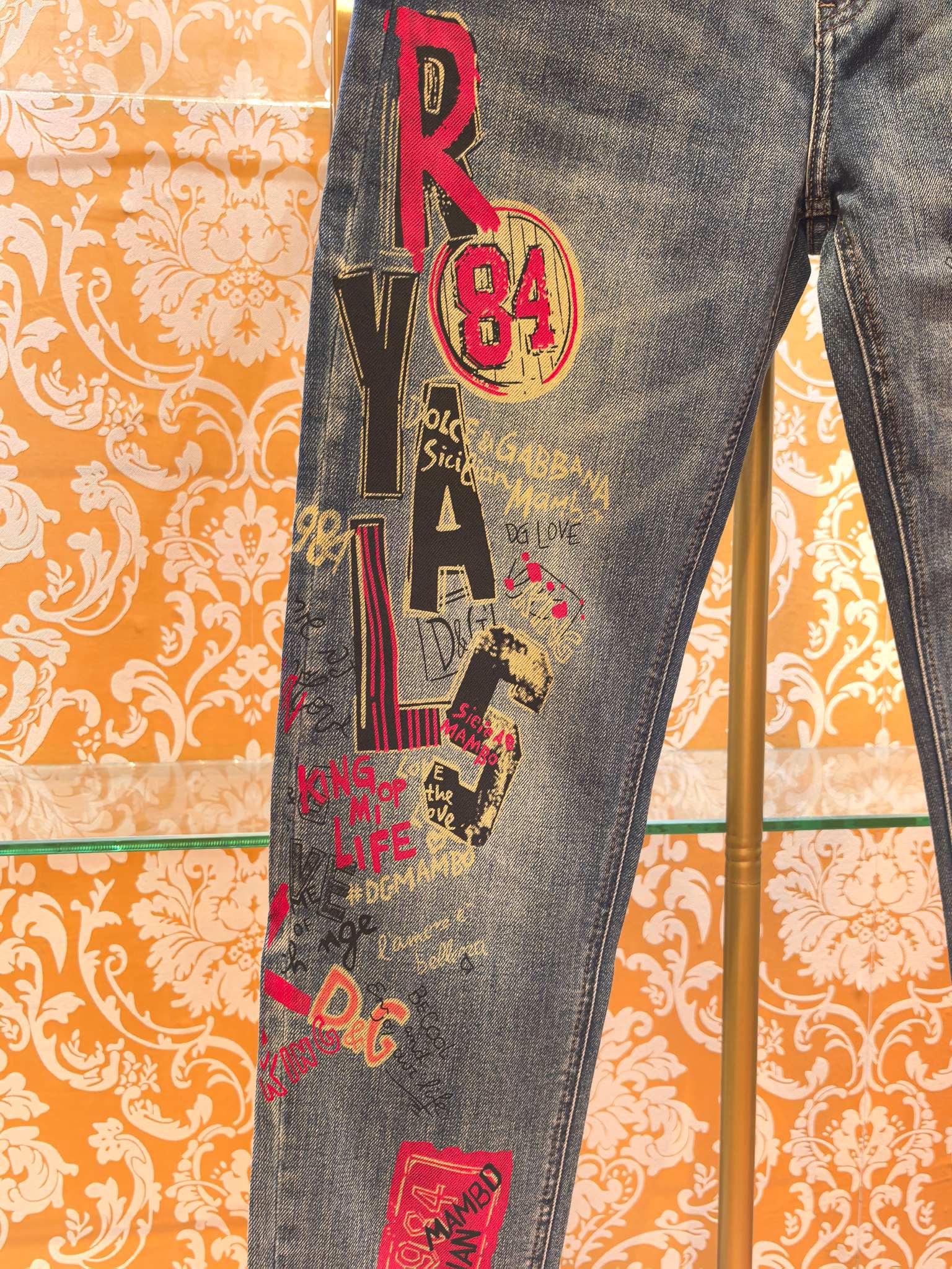 ドルチェ ガッバーナ ジーンズ DG ロゴ ペイントデザイン