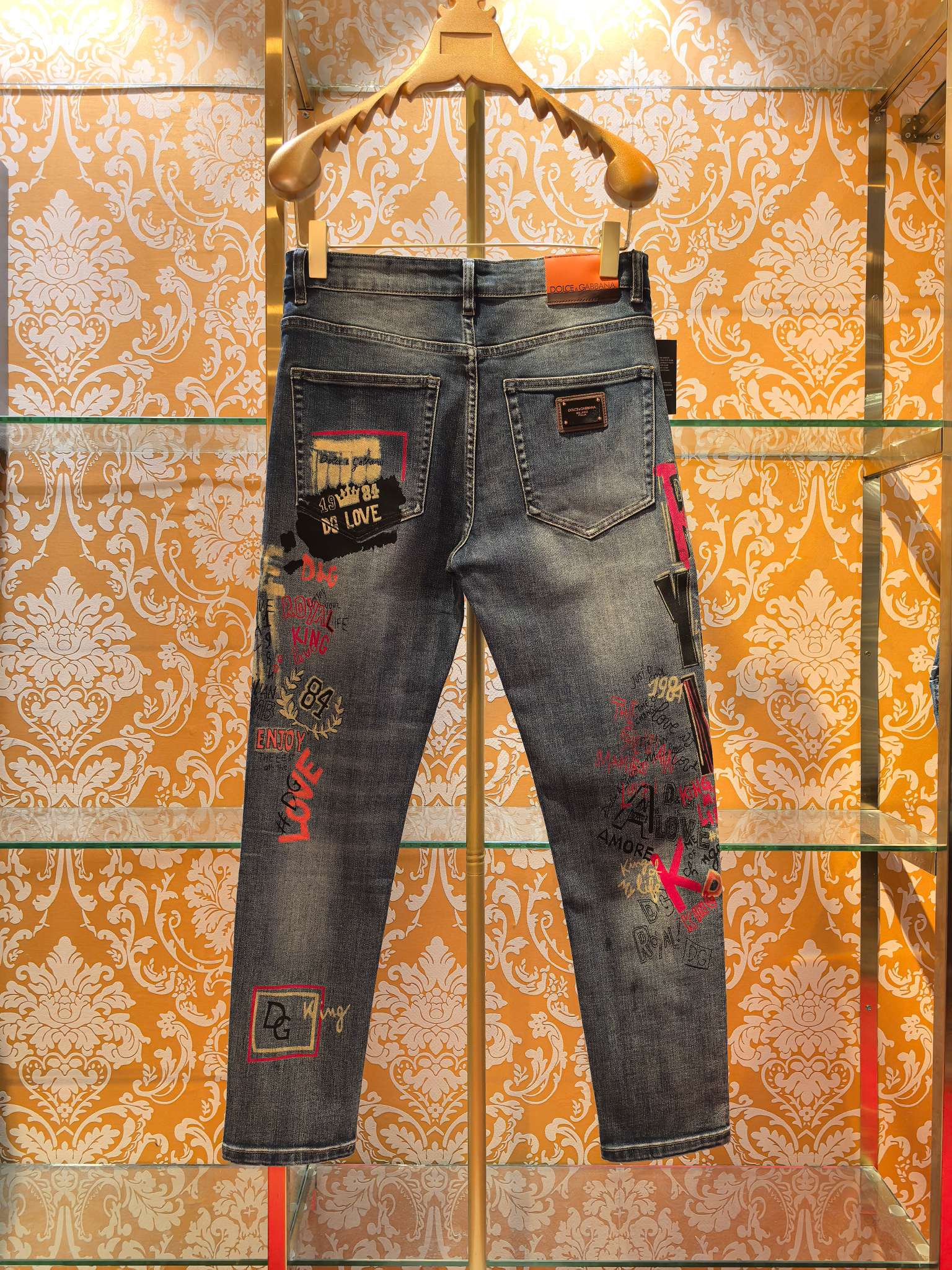 ドルチェ ガッバーナ ジーンズ DG ロゴ ペイントデザイン