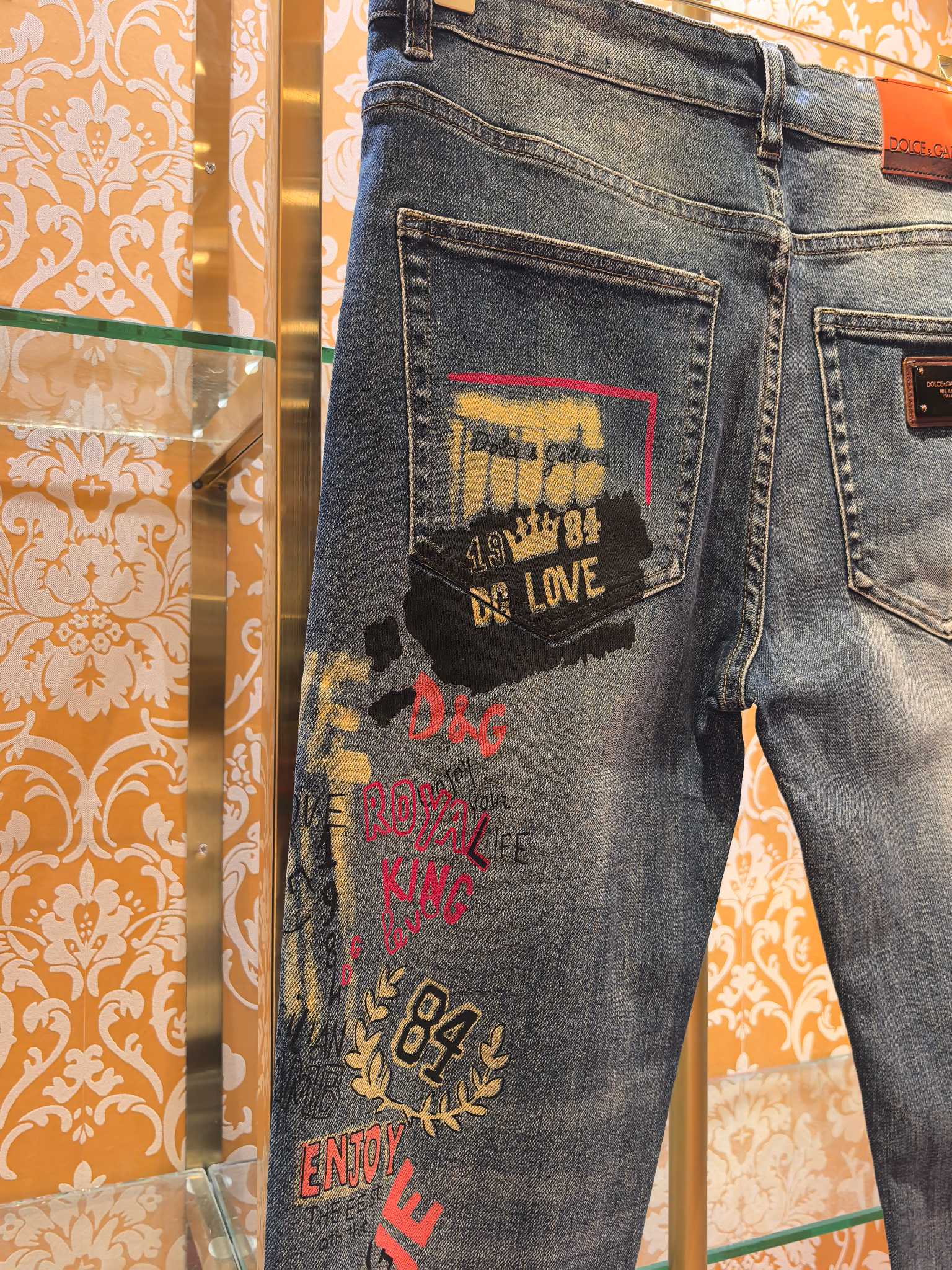 ドルチェ ガッバーナ ジーンズ DG ロゴ ペイントデザイン