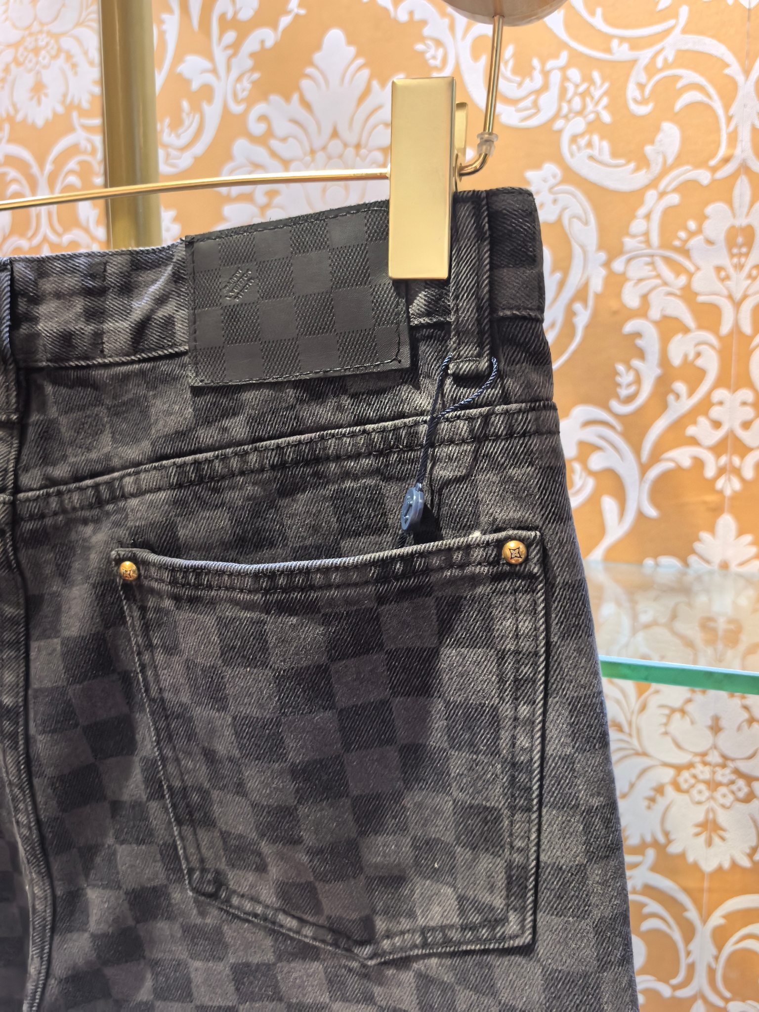 Louis Vuitton P400 牛仔裤 - 上質なデザインと快適なフィット