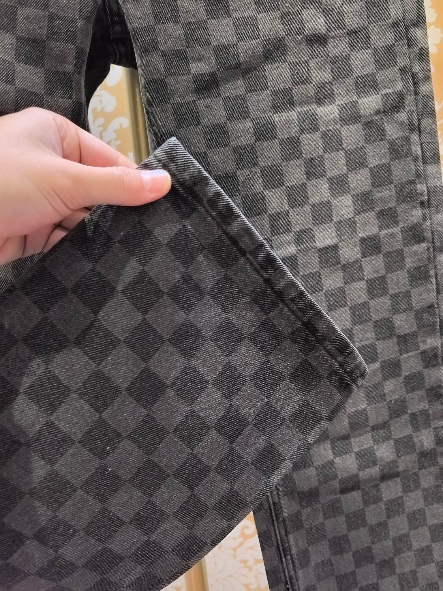 Louis Vuitton P400 牛仔裤 - 上質なデザインと快適なフィット