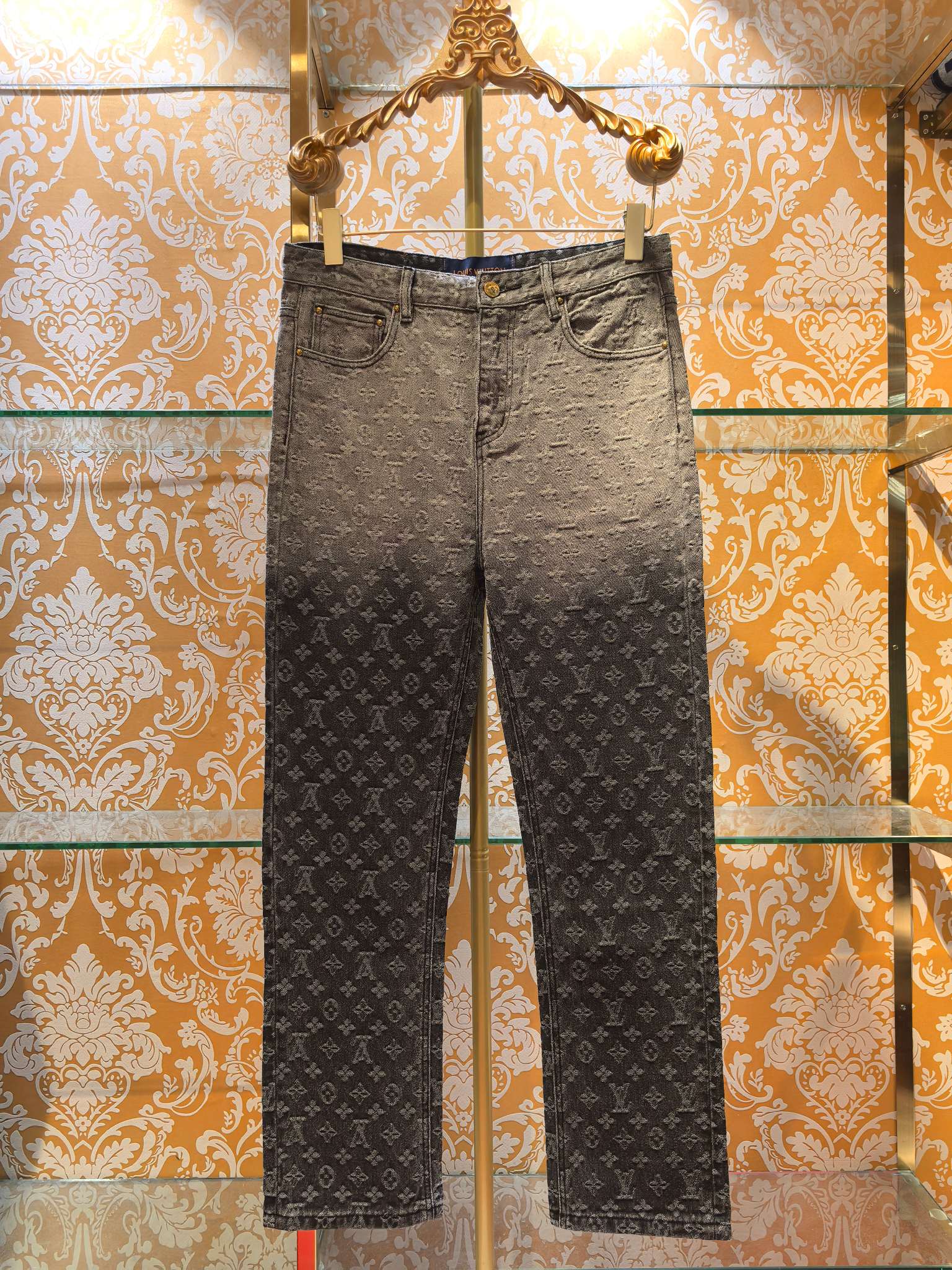 Louis Vuitton P400 牛仔裤 - 高級感溢れるデザイン