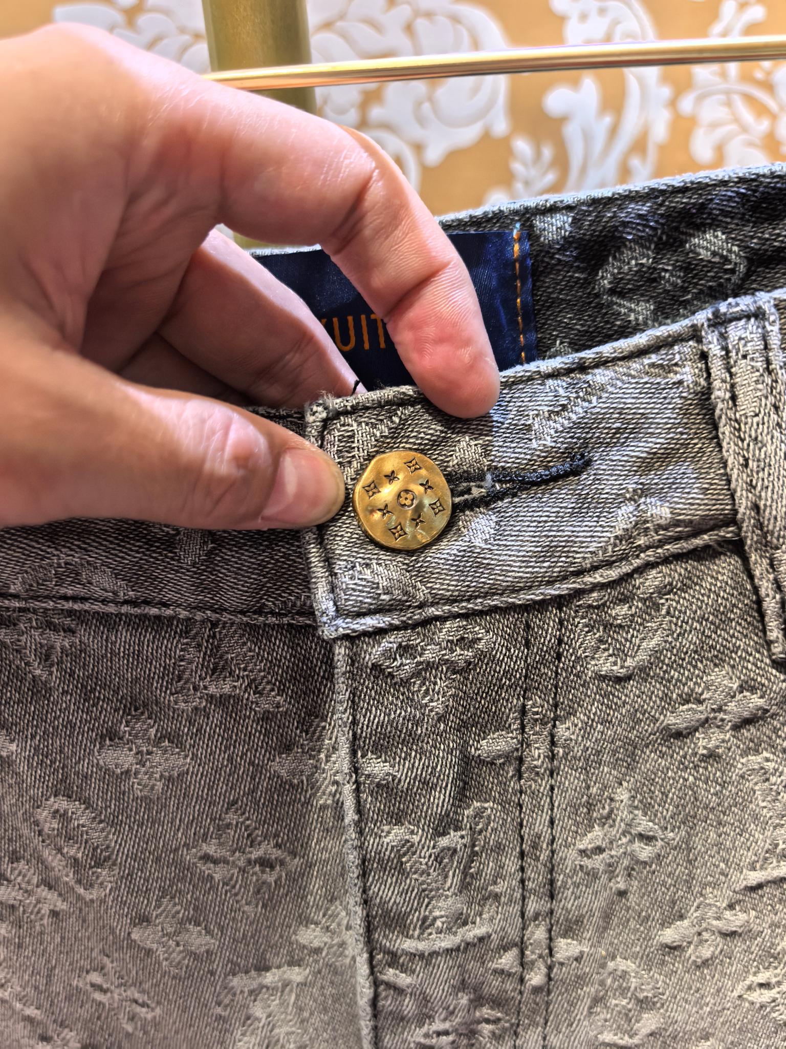 Louis Vuitton P400 牛仔裤 - 高級感溢れるデザイン