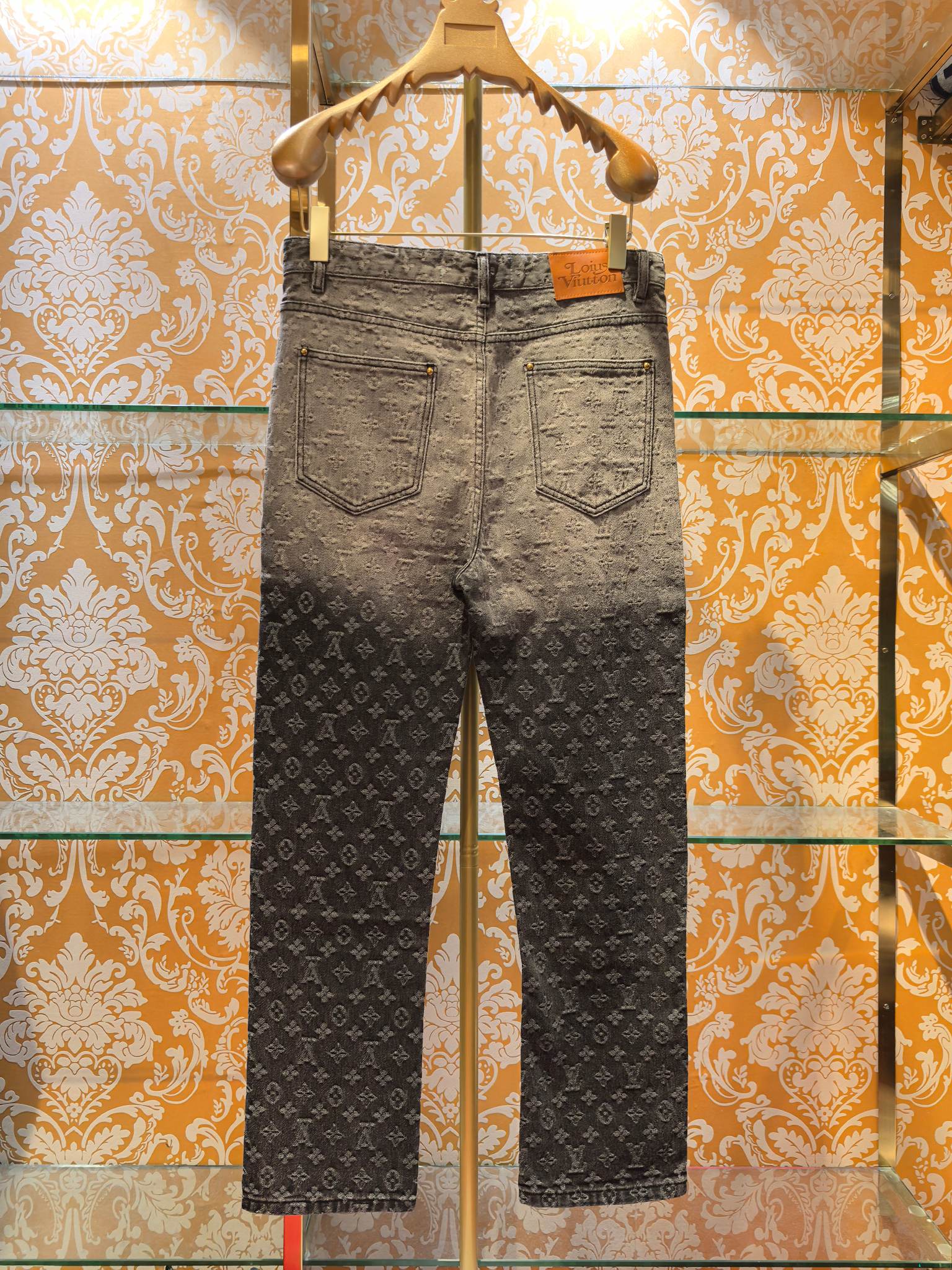 Louis Vuitton P400 牛仔裤 - 高級感溢れるデザイン