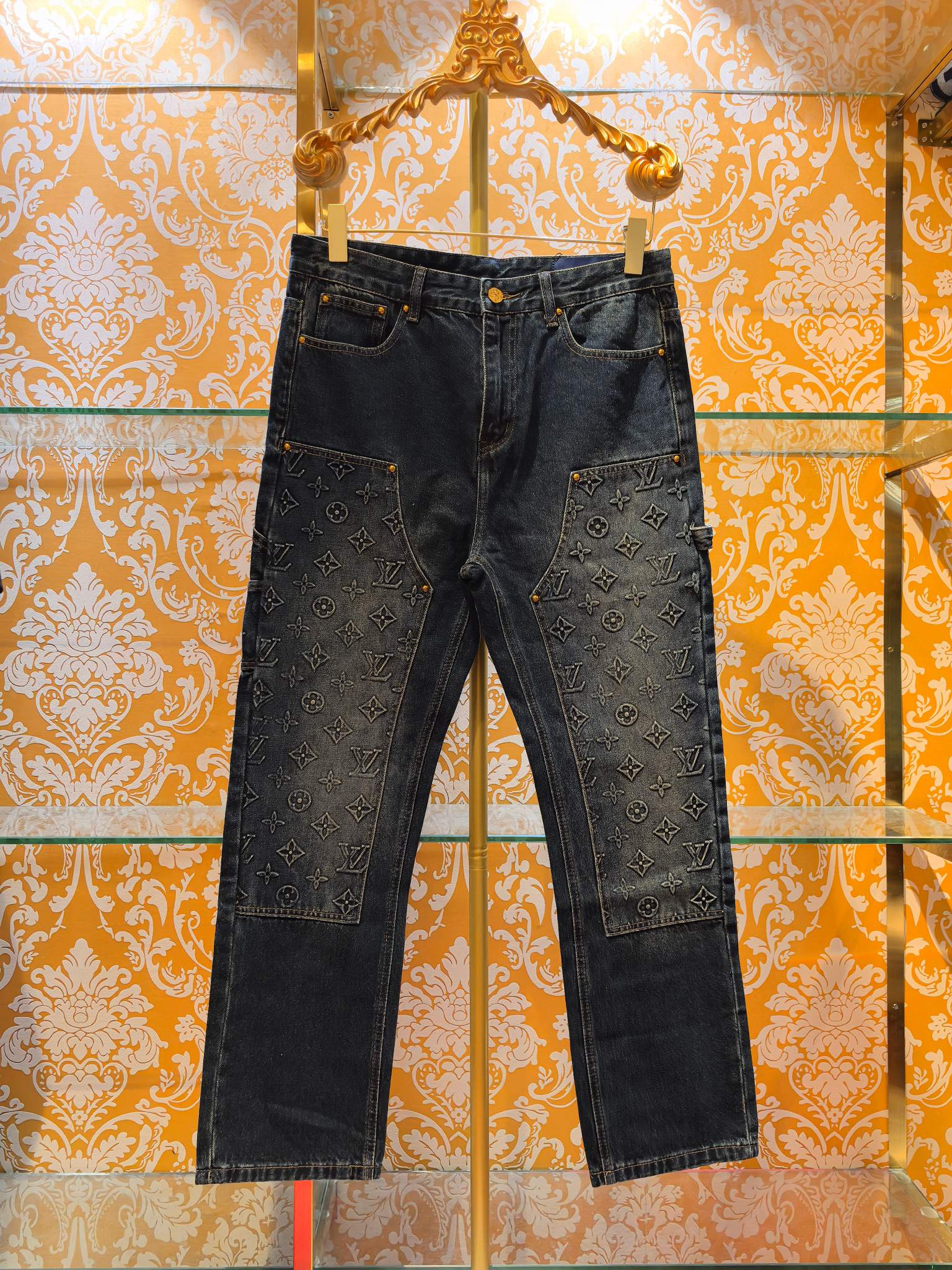 ルイ・ヴィトン p400 牛仔裤 - 压花デザインと高級感溢れる仕上がり