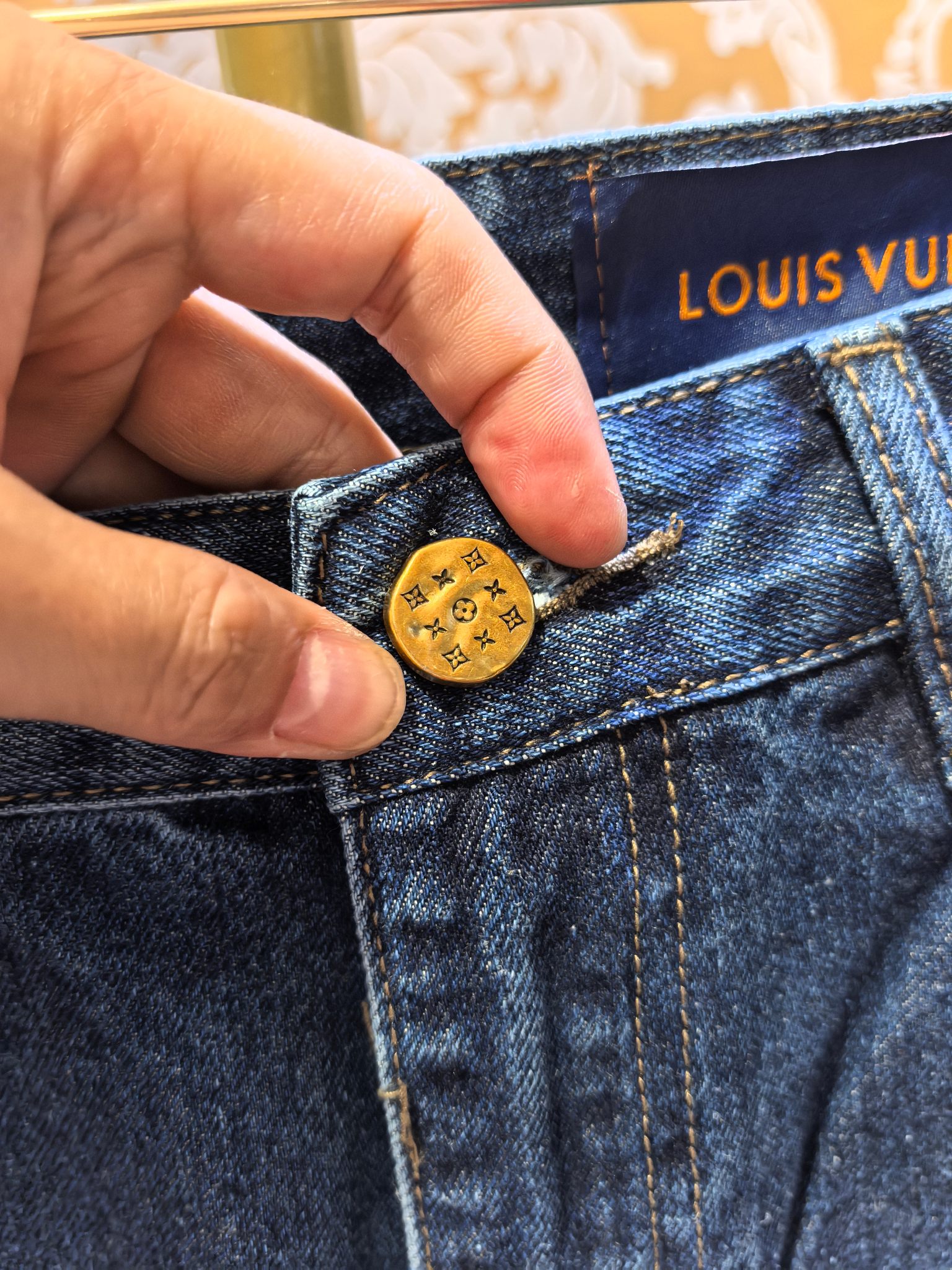 Louis Vuitton P400 牛仔裤・高級感溢れるデザイン