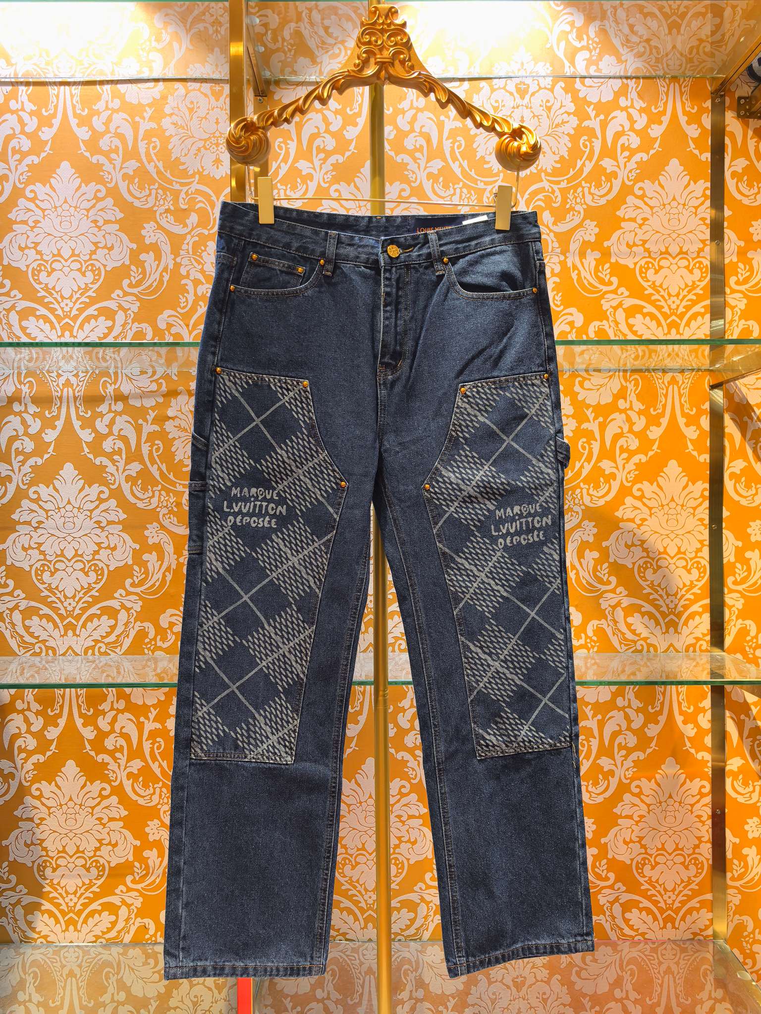 Louis Vuitton P400 牛仔裤・高級感溢れるデザイン