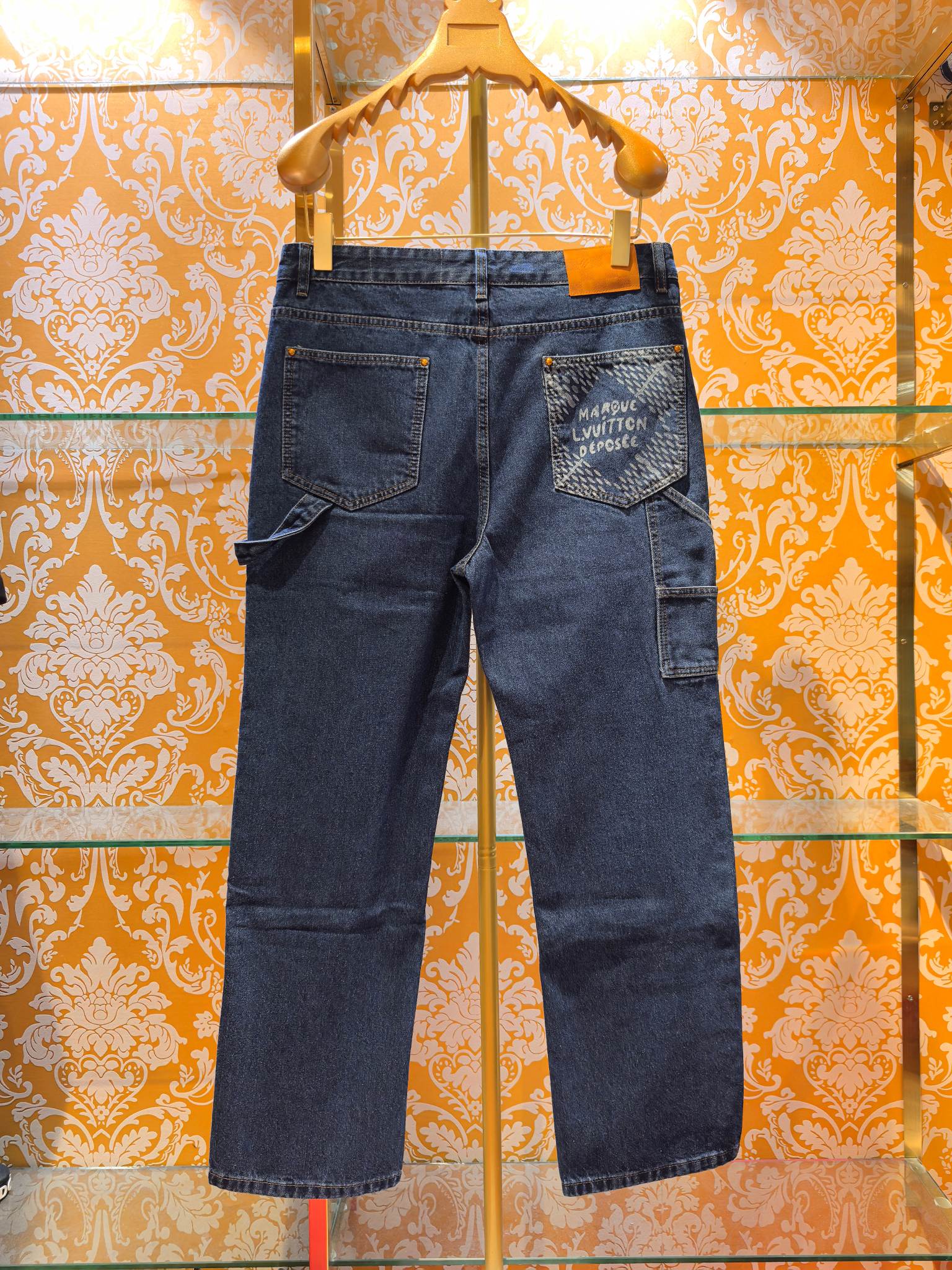 Louis Vuitton P400 牛仔裤・高級感溢れるデザイン