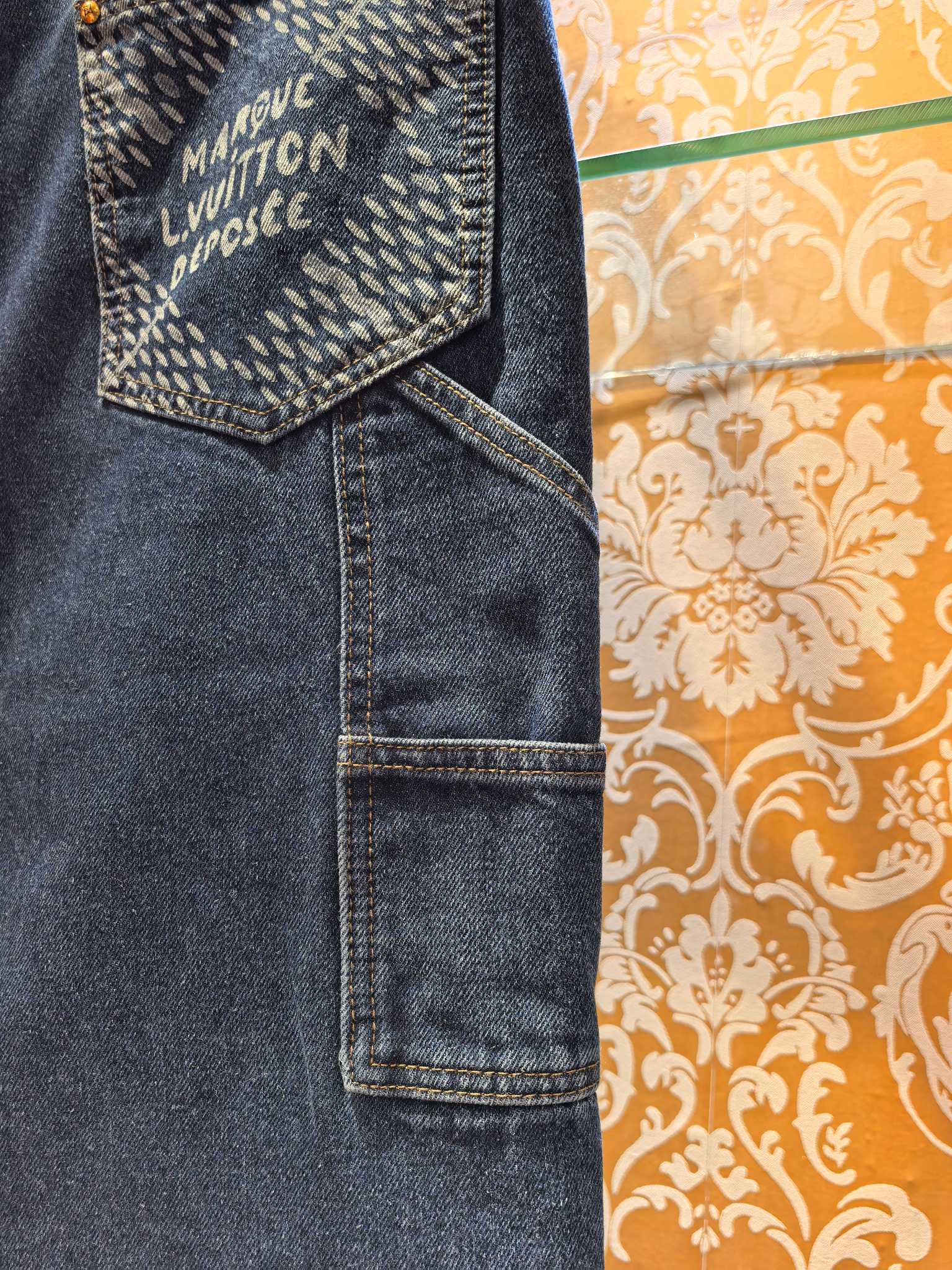 Louis Vuitton P400 牛仔裤・高級感溢れるデザイン