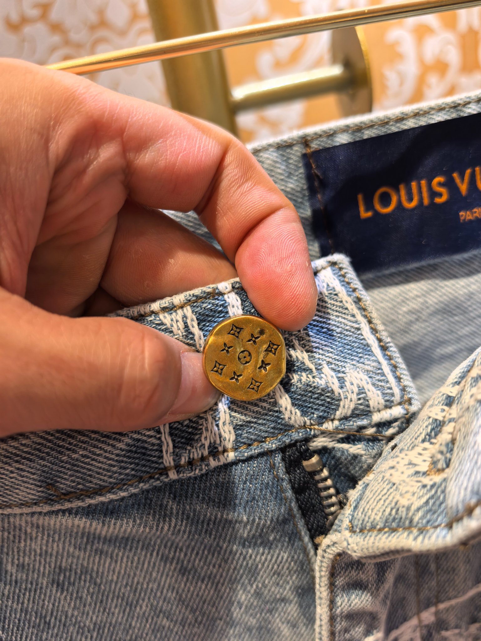 ルイ・ヴィトン P400 牛仔裤 浅兰色