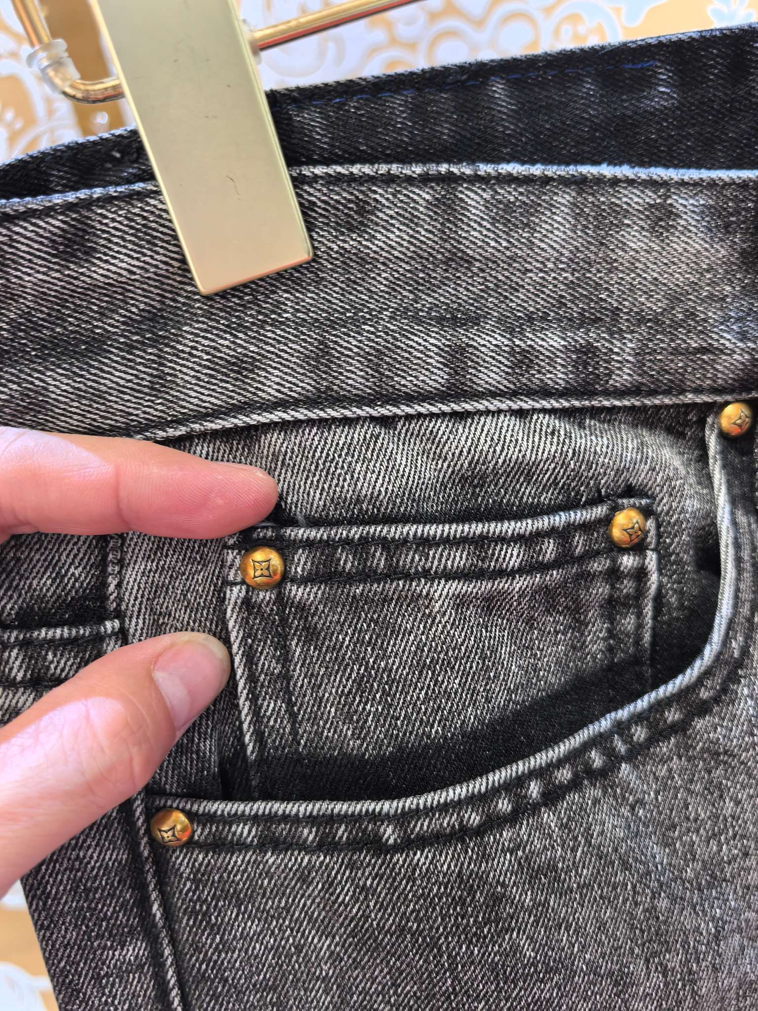 ルイ・ヴィトン P400 刺繍デザイン 牛仔パンツ