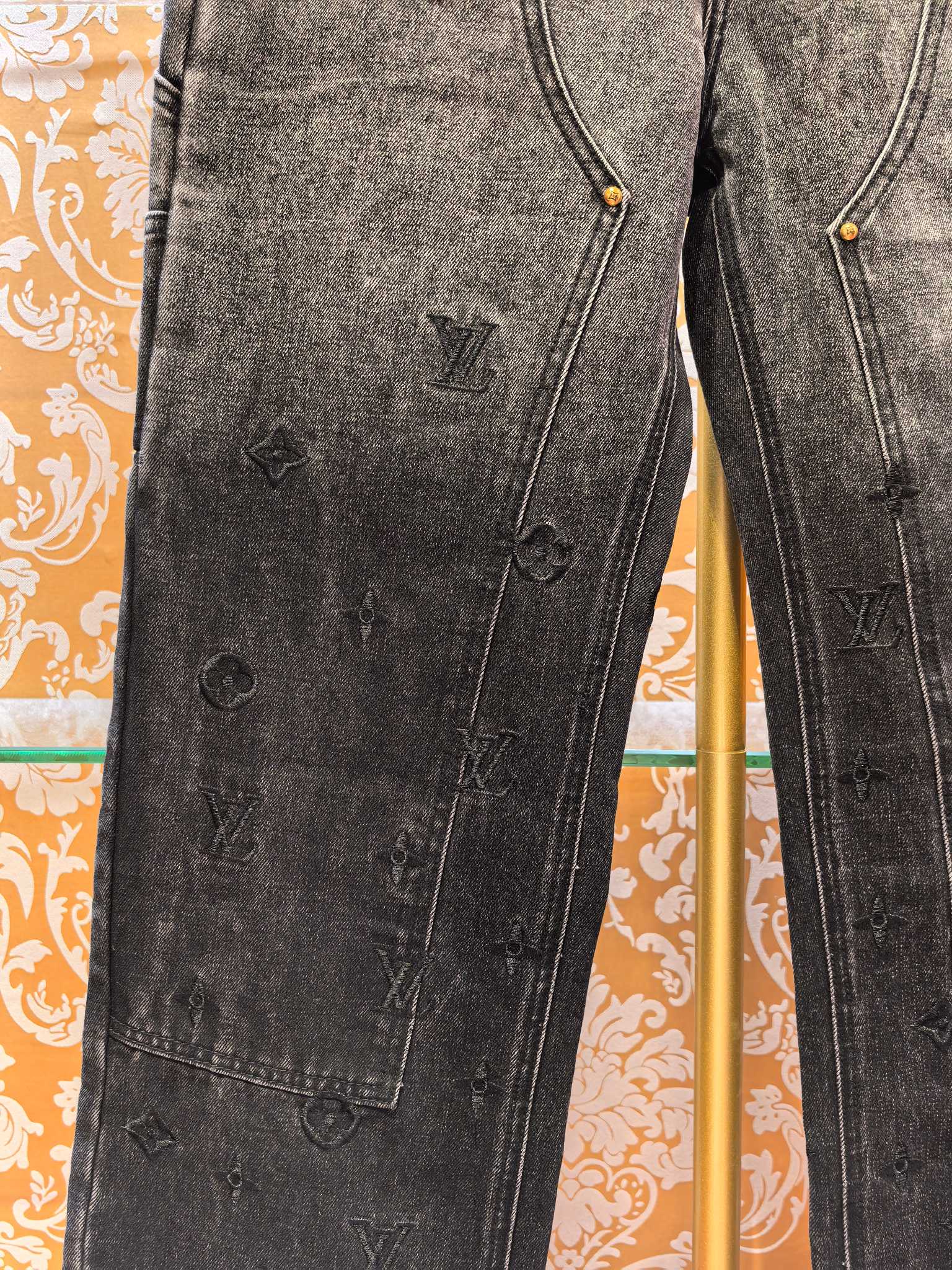 ルイ・ヴィトン P400 刺繍デザイン 牛仔パンツ