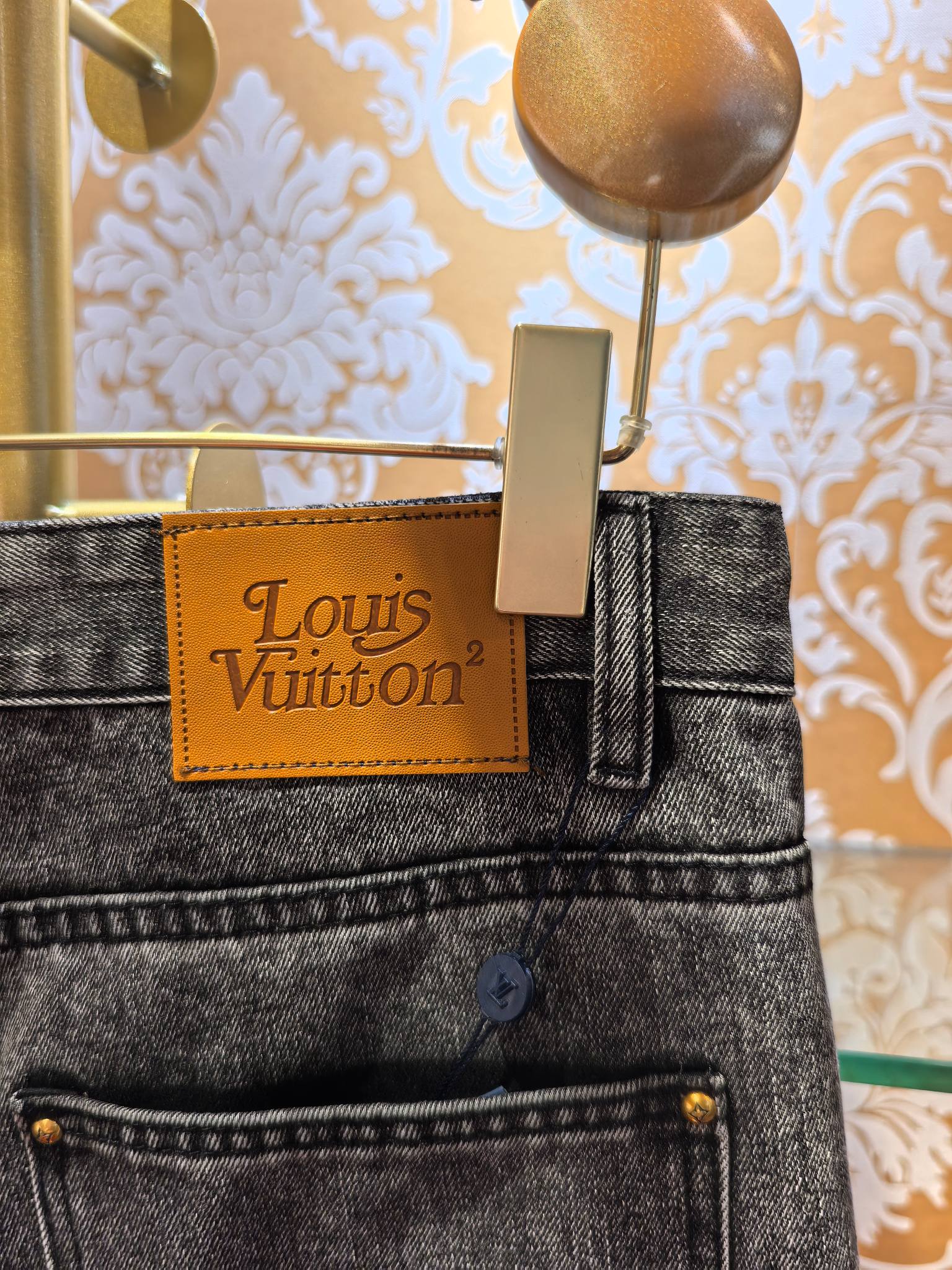 ルイ・ヴィトン P400 刺繍デザイン 牛仔パンツ