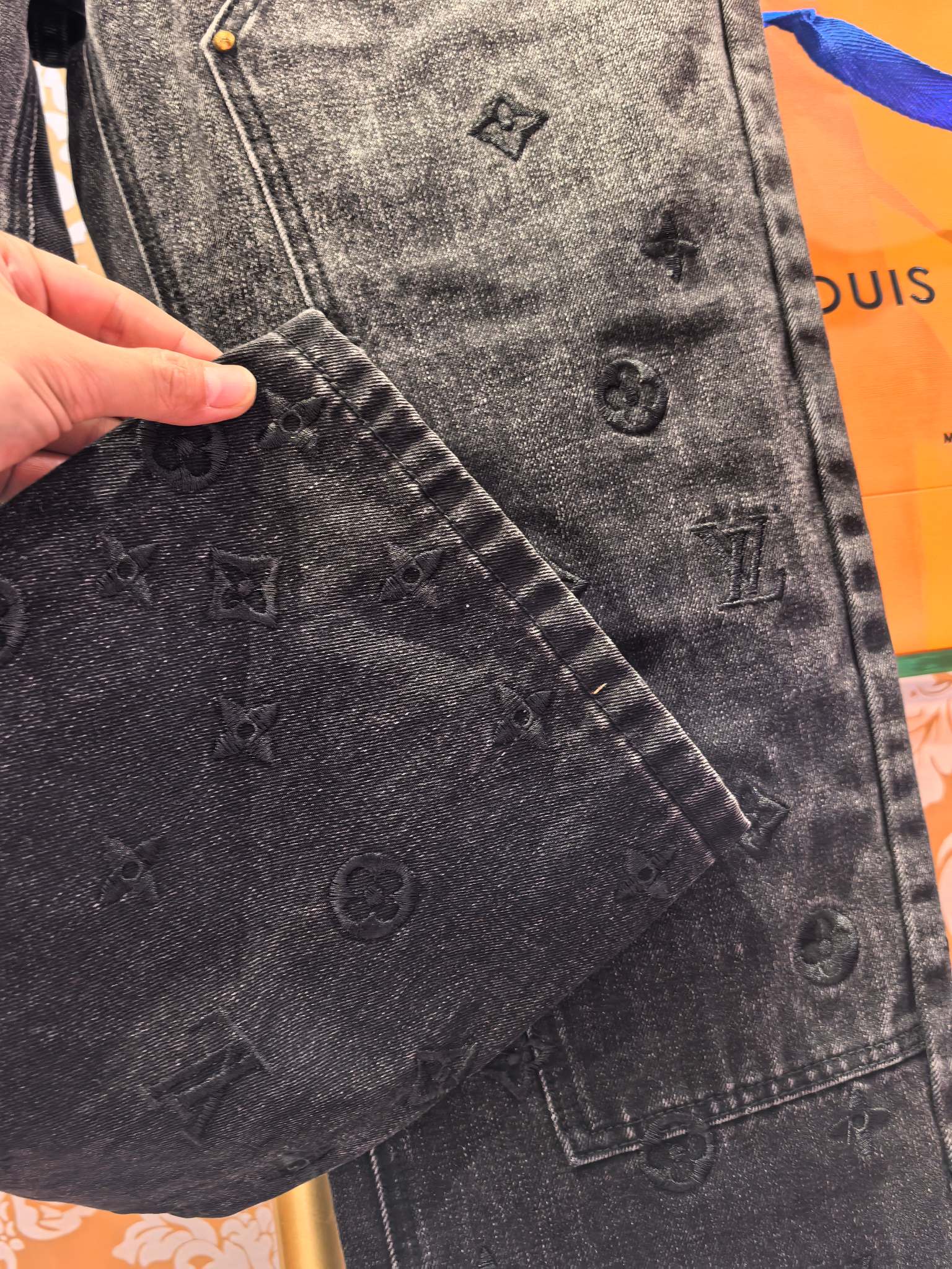 ルイ・ヴィトン P400 刺繍デザイン 牛仔パンツ