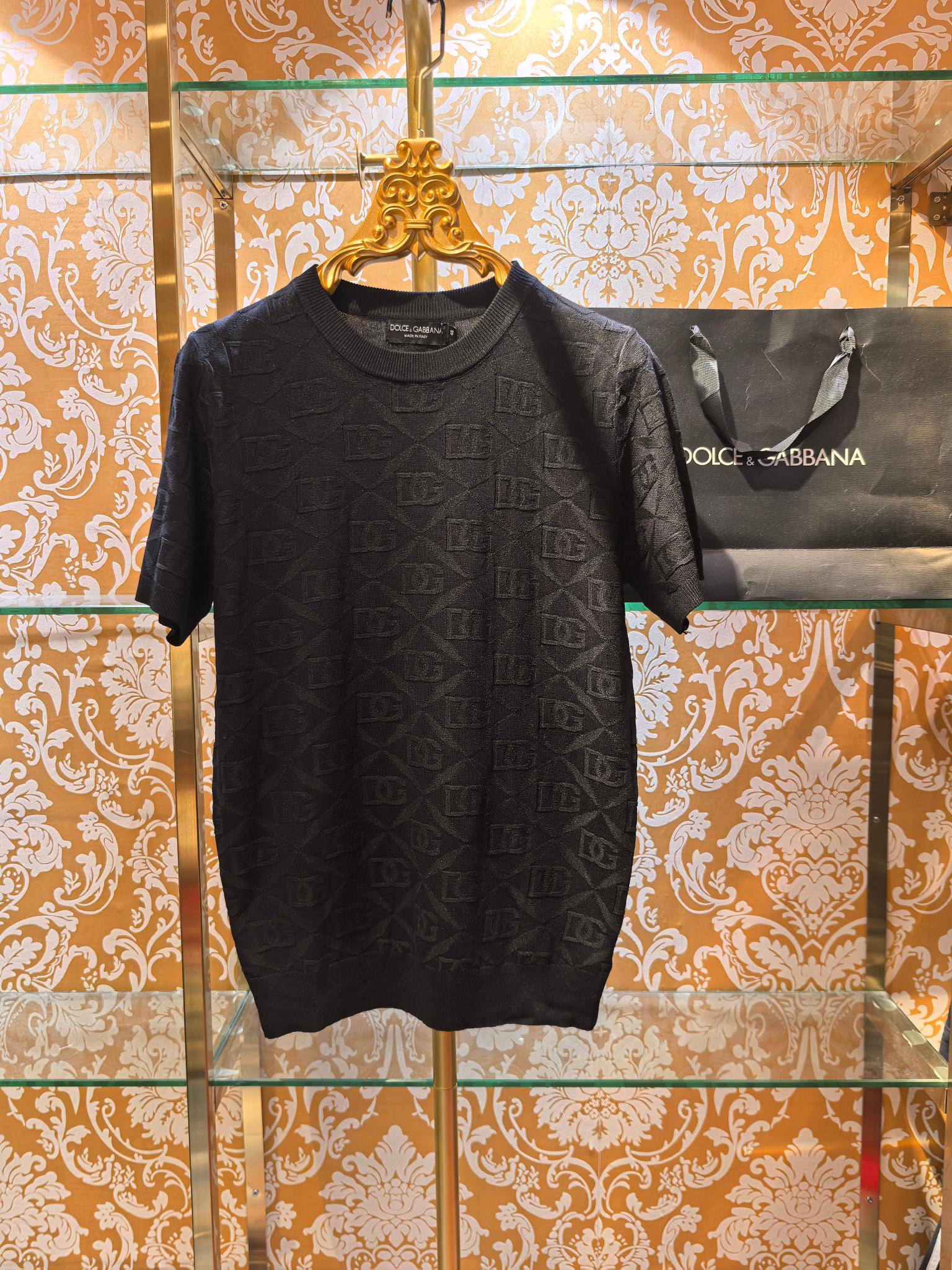 NO:786778,Counter synchronization & 2026/ss new knitted sweater DG jacquard The fabric is perfectly made with 14 needles of imported machines. The counter restores the upper body spirit one to one. Comfortable and breathable. Slim fit color. Black. Size 46 48 50 52, Dolce&Gabbana-clothing, Dolce&Gabbana,19860909专柜同步  & 2026/ss新款针织衫 DG提花 面料采用进口机器14针完美制作 专柜一比一还原 上身精神 舒适透气 修身版型 颜色 黑色 码数 46 48 50 52,杜嘉班纳-服装,Dolce&Gabbana,,Women's clothing