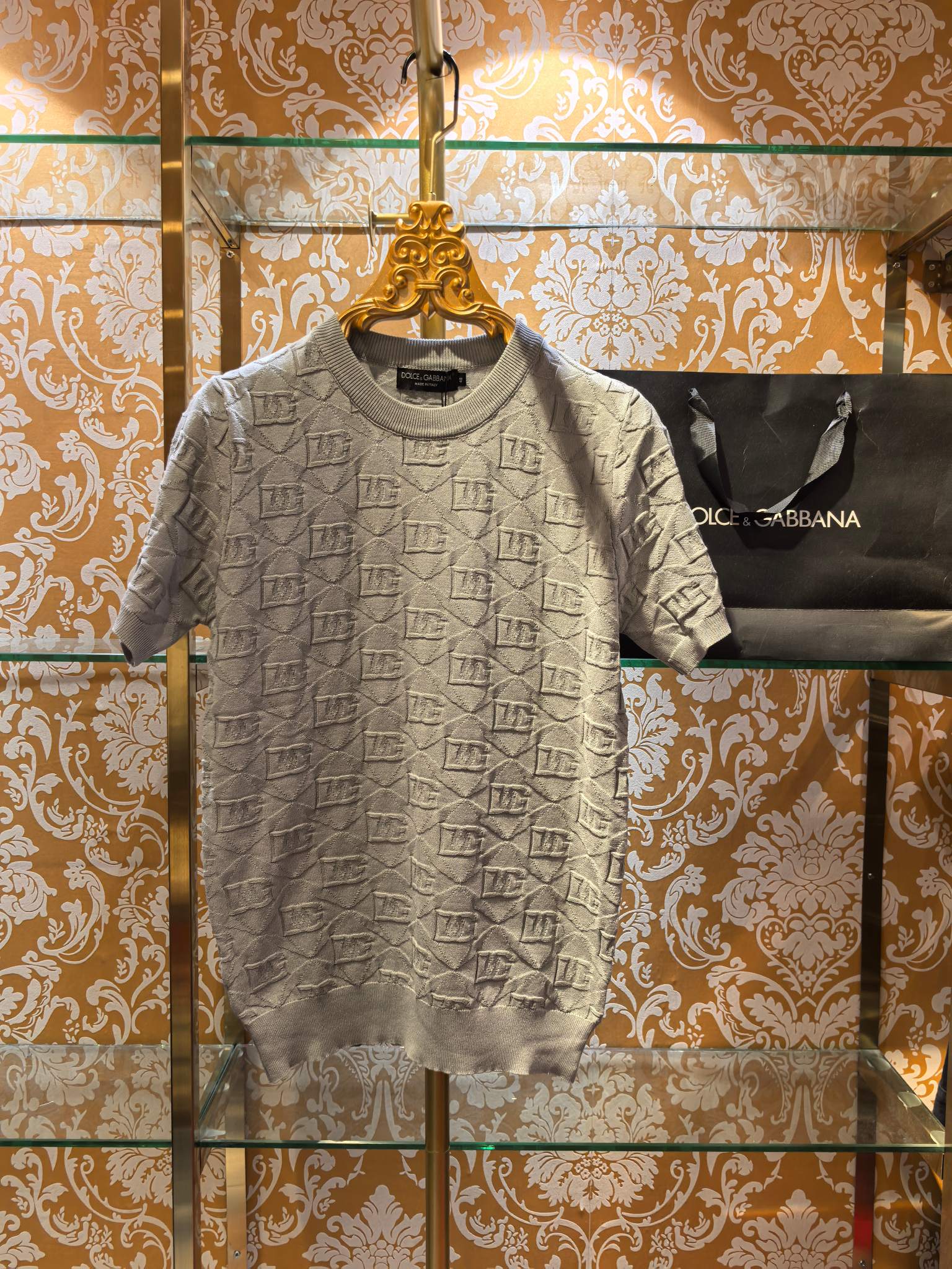 NO:786782,Counter synchronization & 2026/ss new knitted sweater DG jacquard The fabric is perfectly made with 14 needles of imported machines. The counter restores the upper body spirit one-to-one. Comfortable and breathable. Slim fit color. Gray. Code number 46 48 50 52, Dolce&Gabbana-clothing, Dolce&Gabbana,19860909专柜同步  & 2026/ss新款针织衫 DG提花 面料采用进口机器14针完美制作 专柜一比一还原 上身精神 舒适透气 修身版型 颜色 灰色 码数 46 48 50 52,杜嘉班纳-服装,Dolce&Gabbana,,Women's clothing