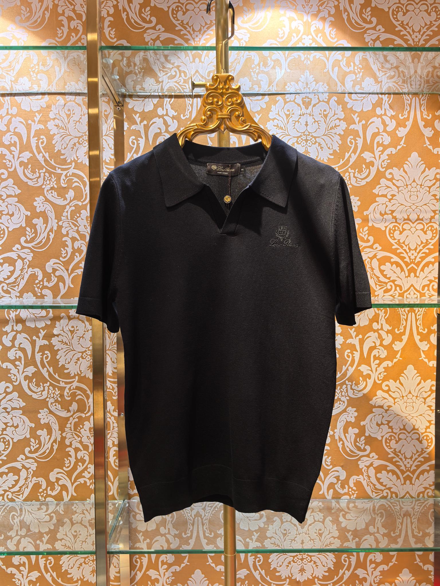 NO:786763,Counter synchronization Loro Piana 2026/ss new knitted sweater Loro Piana chest embroidery The fabric is perfectly made with 14 needles of imported machines. The counter restores one to one upper body spirit, comfortable and breathable, slim fit, color, black, code number 46 48 50 52, men's clothing, loro piana,19860909专柜同步 Loro Piana 2026/ss新款针织衫 Loro Piana胸前绣花 面料采用进口机器14针完美制作 专柜一比一还原 上身精神 舒适透气 修身版型 颜色 黑色 码数 46 48 50 52,男装,loro piana,,Women's clothing
