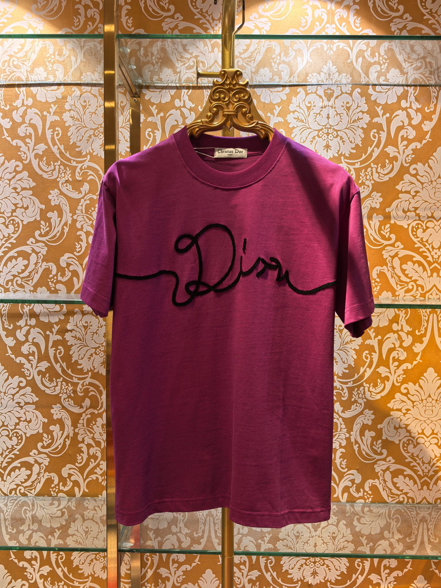 NO:786701,Dior/Dior 2026 spring and summer new short-sleeved T-shirt Dior personalized wave embroidery, loose version for men and women Size: S M L XL Color: black, white, light purple, dark purple, Dior-clothing, dior, dior, T-shirt, tees, t-shirt,19860909Dior/迪奥 2026春夏新款短袖T恤 Dior个性波浪刺绣 男女同款宽松版 码数:S M L XL 颜色:黑,白,浅紫,深紫,迪奥-服装,dior,dior,T-shirt,tees，t-shirt,,Women's clothing