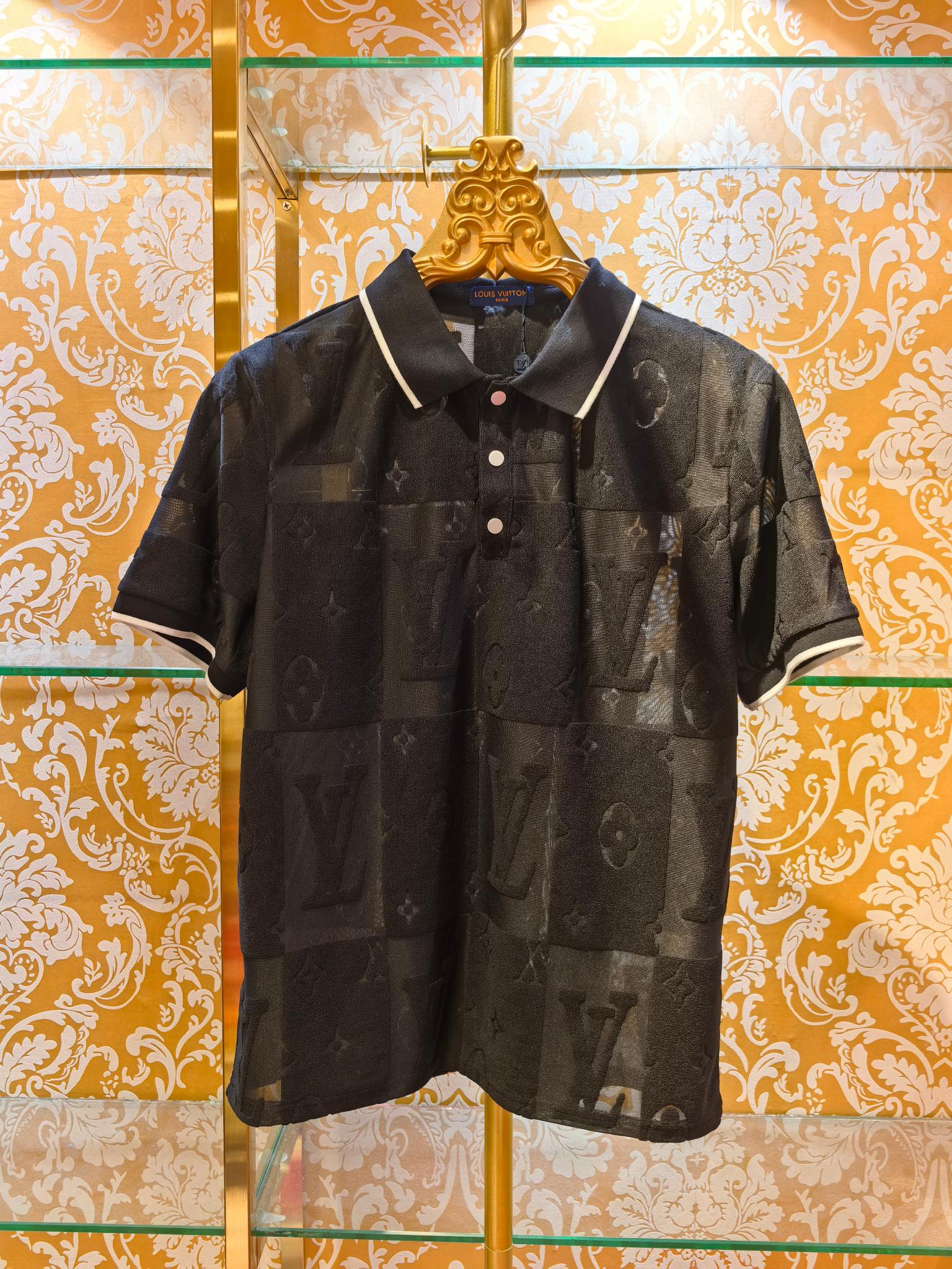 NO:786734,LOUTS VUTIION/Louis' new knitted sweater polo DG letter jacquard, one-to-one restoration at the counter, upper body spirit, comfortable and breathable, slim fit, color, white, black, apricot, code number 46 48 50 52, Louis Vuitton-clothing, louis vuitton,19860909LOUTS VUTIION/路易 新款针织衫polo DG字母提花 专柜一比一还原 上身精神 舒适透气 修身版型 颜色 白 黑 杏 码数 46 48 50 52,路易威登-服装,louis vuitton,,Women's clothing