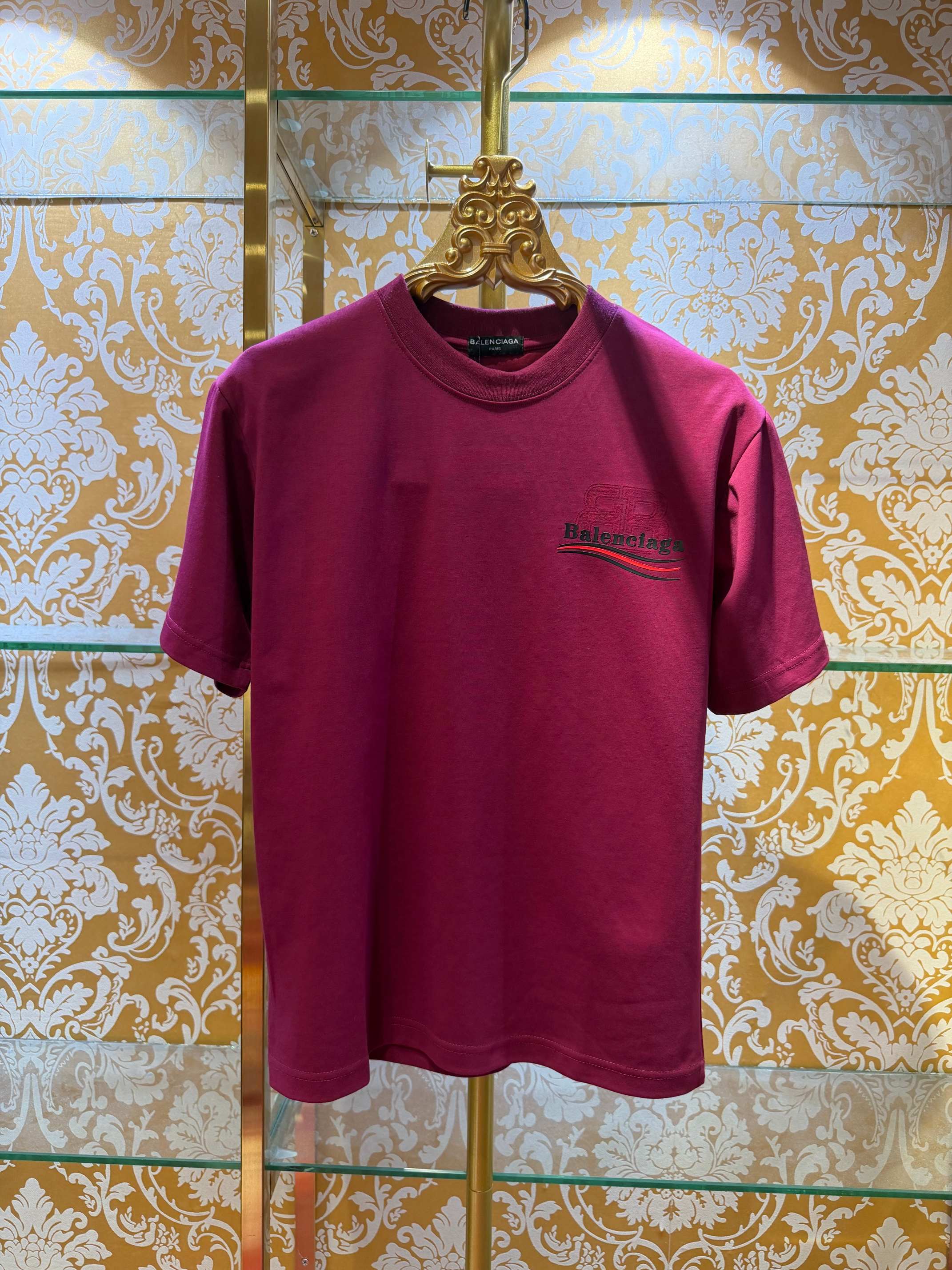 NO:786696,BALENCIAGA/Balenciaga 2026 spring and summer new short-sleeved T-shirt, high craftsmanship, positioning burnt flowers and printing, exclusive version, normal version, size: S M L19860909BALENCIAGA/巴黎世家 2026春夏新款短袖T恤 高工艺做法,定位烧花加印花 独家版本 正常版型 码数:S M L XL 颜色:黑色 白色 棕色 紫色,巴黎世家-服装,balenciaga,balenciaga,T-shirt,tees，t-shirt,,Women's clothing