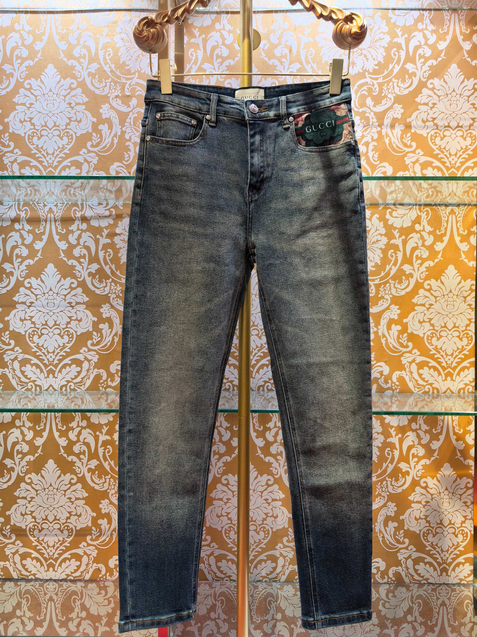 NO:784546,Counter synchronization GUCCI 2026 new jeans, perfect blue wash, customized with Gucci's latest printing technology, one-to-one hardware restoration, slim-fitting small straight pants color: blue, code number: 30-38, Gucci-clothing, gucci, gucci, jeans,19860909专柜同步 GUCCI 2026新款牛仔裤 完美蓝色水洗 gucci最新印花工艺定制 五金一比一还原 修身小直筒裤型 颜色:蓝色 码数:30-38,古驰-服装,gucci,gucci,jeans,,Women's clothing