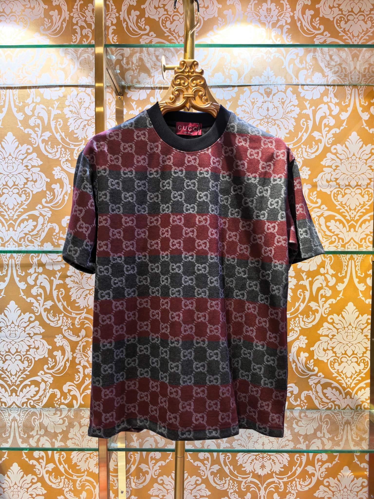 NO:784571,GUCCI Gucci 2026/ss latest short-sleeved 280g yarn-dyed custom fabric, different from market products, very comfortable to wear in summer, simple and fashionable, never goes out of style, exclusive source of goods, the upper body is super good-looking, the counter is synchronized, the same style for men and women, loose fit, code number: S-XL, Gucci-clothing, gucci, gucci, T-shirt,19860909GUCCI古驰 2026/ss最新款短袖 280克色织订制面料 区别市场货 夏天穿非常舒服 简单时尚永不过时 独家货源 上身超好看 专柜同步 男女同款 宽松版型 码数:S-XL,古驰-服装,gucci,gucci,T-shirt,,Women's clothing