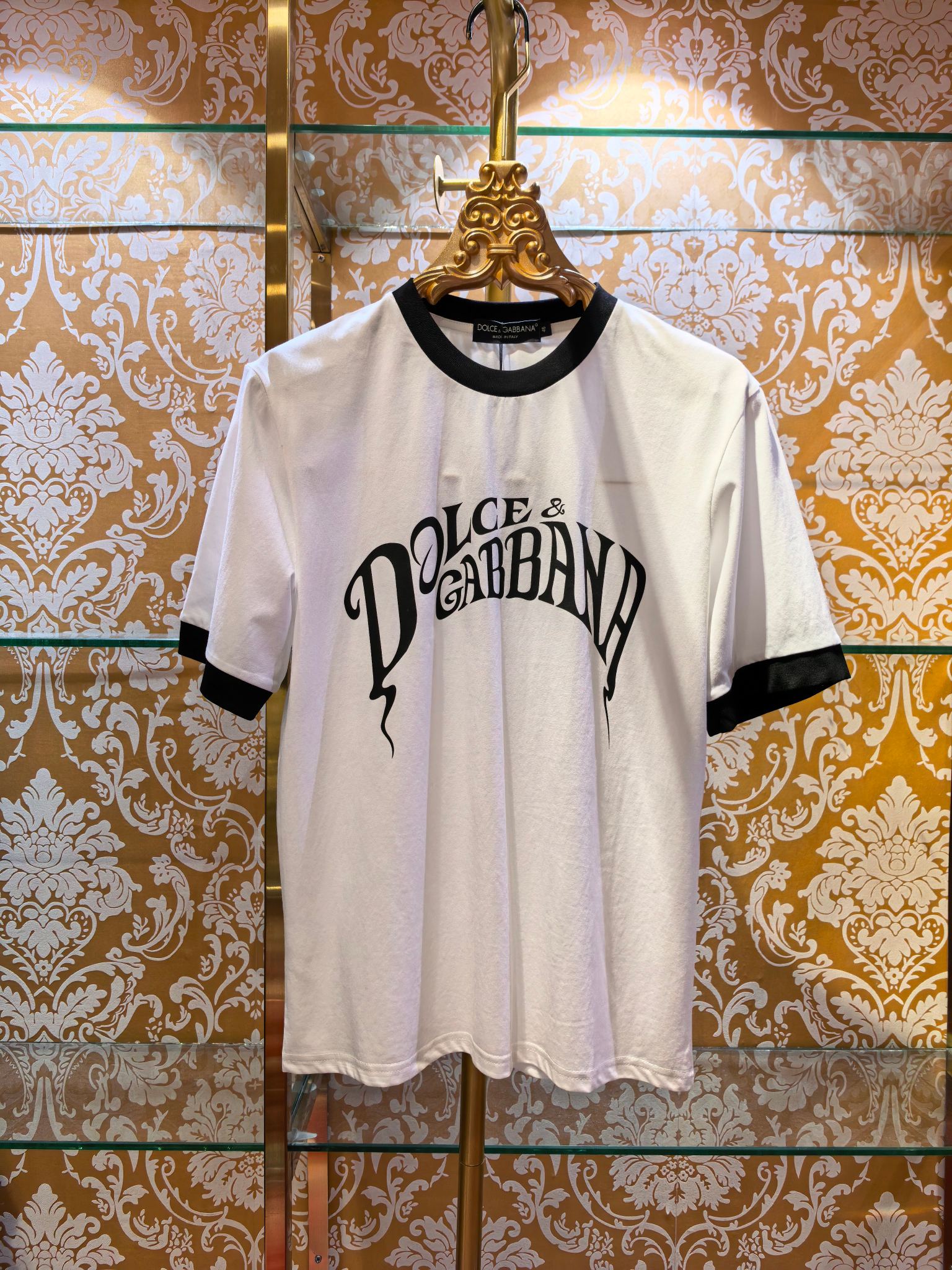 NO:784559,2026/ss latest T-shirt, DG printing on the chest, authentic original fabric, 230 grams of pure cotton, custom-woven and dyed, not a double-yarn fabric in the market, different from market products, very soft to the touch and very comfortable to wear in summer, simple and fashionable, never out of style, super good-looking upper body, synchronized at the counter, same style for men and women, slim fit, color, white, code number 46-52, Dolce&Gabbana-clothing, Dolce&Gabbana, tees, t-shirt,198609092026/ss最新款T恤 胸前DG印花 正品原版面料 230克纯棉御品棉订织订染 不是市场的双纱面料 区别市场货 手感特别柔软夏天穿非常舒服 简单时尚永不过时 上身超好看 专柜同步 男女同款 修身版型 颜色 白 码数46-52,杜嘉班纳-服装,Dolce&Gabbana,tees，t-shirt,,Women's clothing