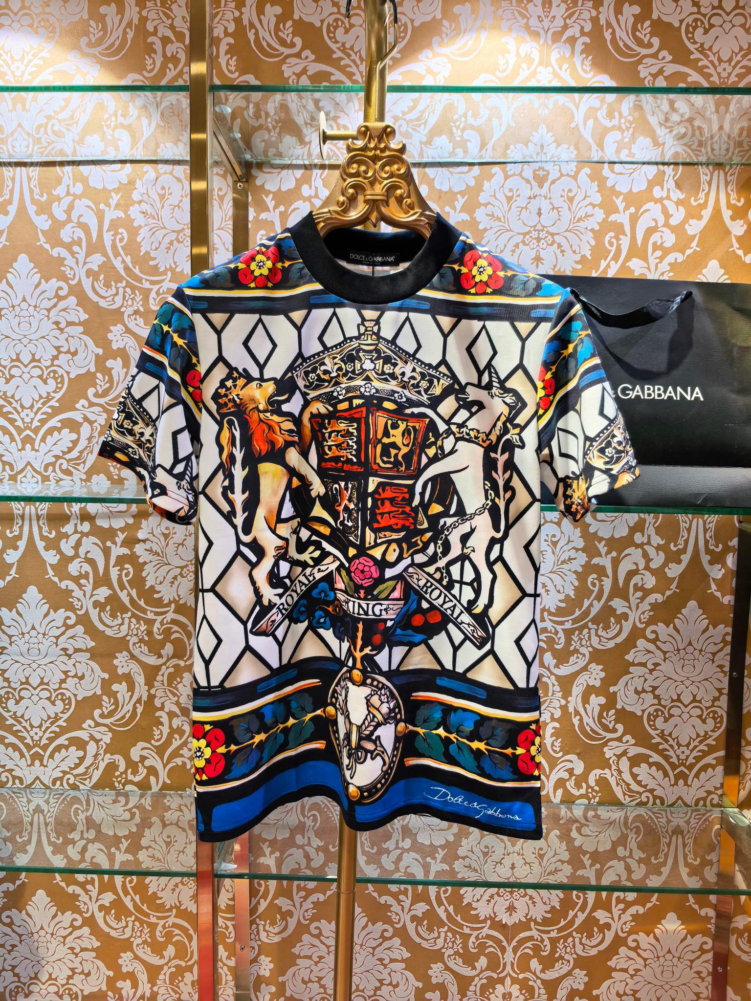 NO:784542,DOLCE&GABBANA 2026 New Style Retro Palace Style Printed Short Sleeve [Produced by an Italian high-end brand, using a retro palace style exquisite full-print design, angels and other gorgeous elements, with strong visual impact; the suit is worry-free to match, showing luxury personality and fashionable uniqueness. Slim version code number 46 48 50 52, Dolce & Gabbana-clothing, Dolce&Gabbana, Dolce&Gabbana, T-shirt,19860909DOLCE&GABBANA 2026新款 复古宫廷风印花短袖【意大利高端品牌出品,采用复古宫廷风格精致满印设计,天使等华丽元素,视觉冲击力强；套装搭配省心,尽显奢华个性,兼具时尚独特性 修身版型 码数46 48 50 52,杜嘉班纳-服装,Dolce&Gabbana,Dolce&Gabbana,T-shirt,,Women's clothing