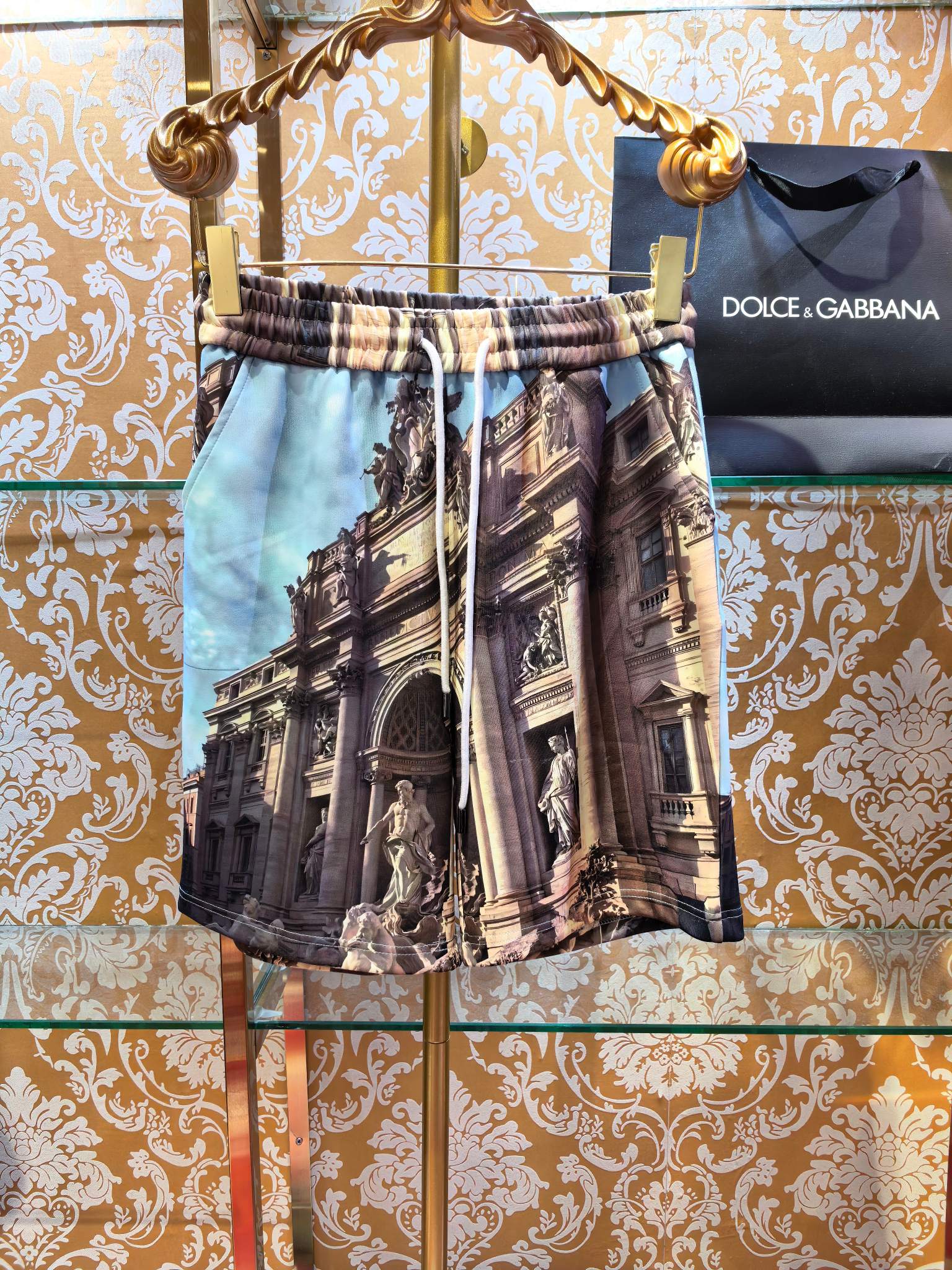 NO:786686,DOLCE&GABBANA 2026 New Retro Palace Style Printed Shorts [Produced by an Italian high-end brand, using a retro palace style exquisite all-over print design, angels and other gorgeous elements, with strong visual impact; the suit is easy to match, showing luxurious personality and fashionable uniqueness. Slim version code number 46 48 50 52, Dolce&Gabbana-clothing, Dolce&Gabbana, Dolce&Gabbana, shorts,19860909DOLCE&GABBANA 2026新款 复古宫廷风印花短裤【意大利高端品牌出品,采用复古宫廷风格精致满印设计,天使等华丽元素,视觉冲击力强；套装搭配省心,尽显奢华个性,兼具时尚独特性 修身版型 码数46 48 50 52,杜嘉班纳-服装,Dolce&Gabbana,Dolce&Gabbana,shorts,,Women's clothing