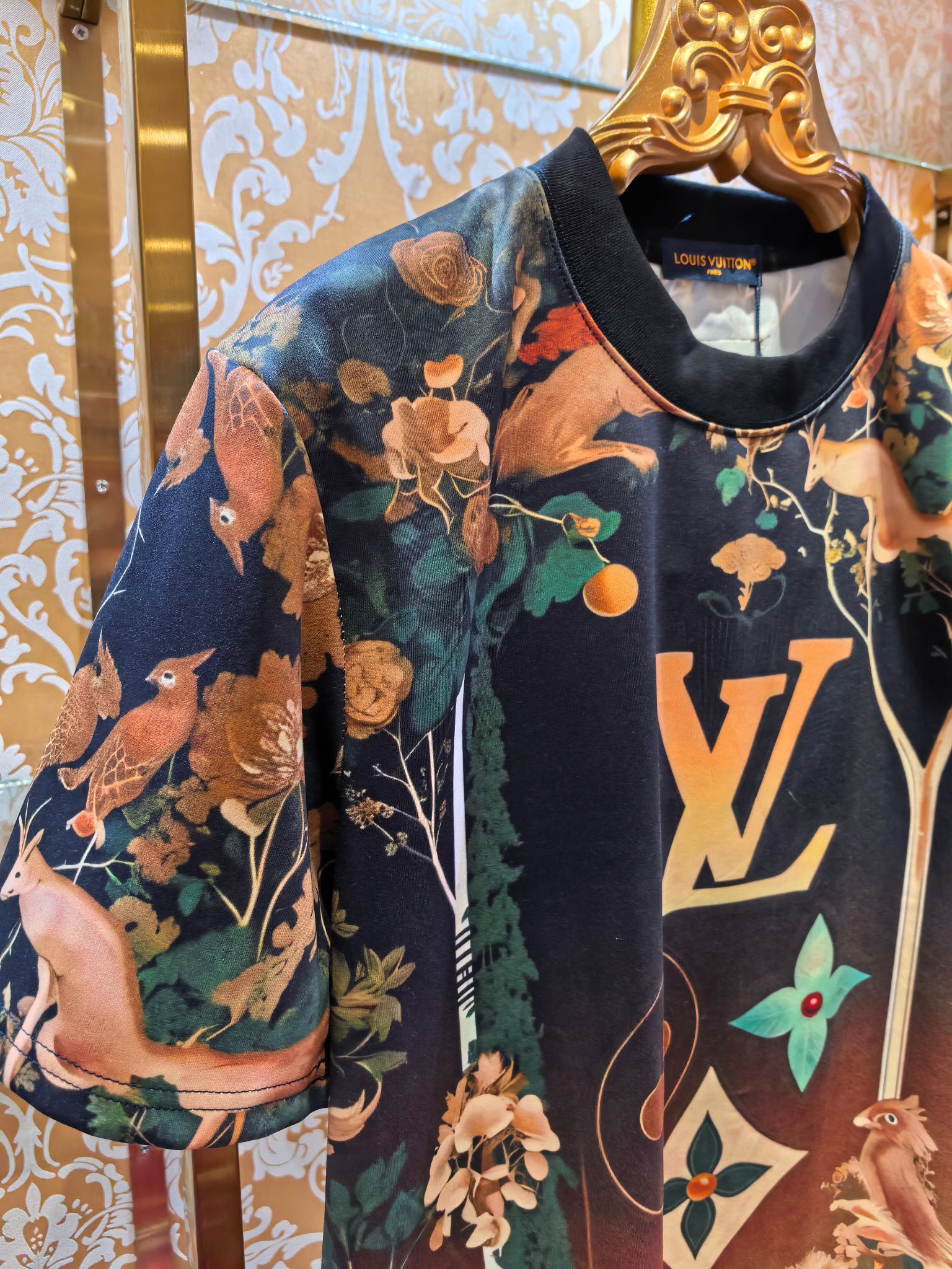 LOUIS VUITTON 4