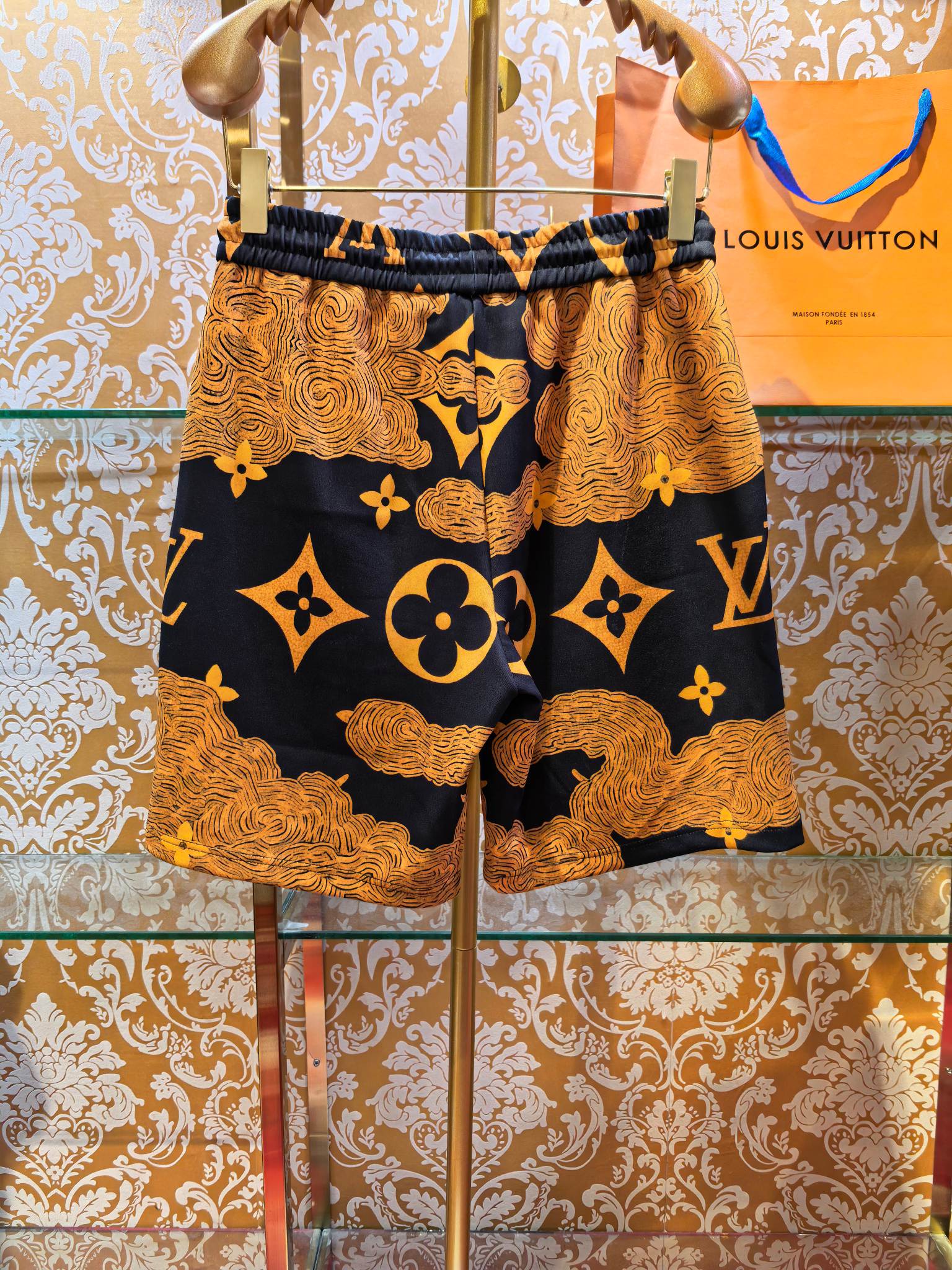 LOUIS VUITTON 6