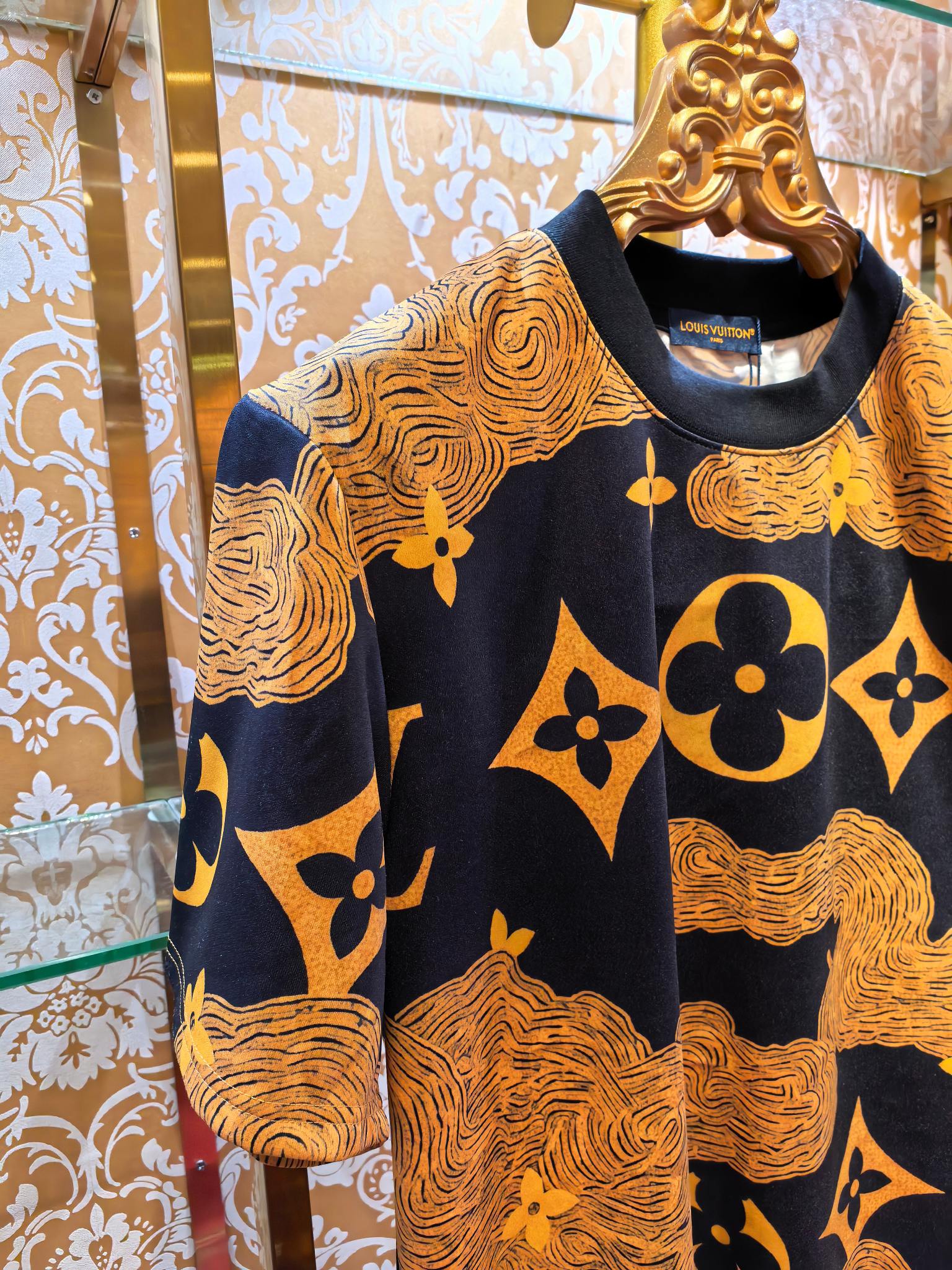 LOUIS VUITTON 4