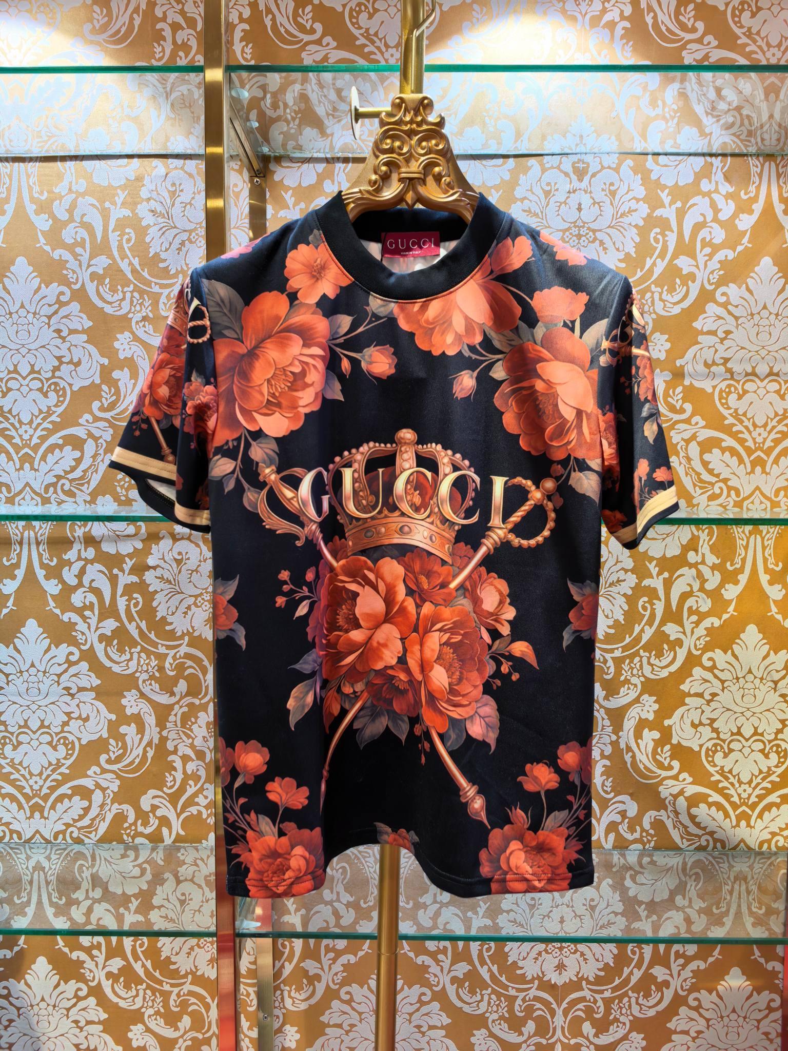 NO:786674,GUCCI 26 spring and summer new style floral crown print short-sleeved T-shirt suit Produced by an Italian high-end brand, it combines retro gorgeous floral patterns and brand crown logo printing. The design is luxurious and unique, with exquisite details, both brand recognition and fashionable texture. Slim fit size s m L xL, Gucci-clothing, gucci, gucci, T-shirt, tees, t-shirt,19860909GUCCI 26春夏新款 花卉皇冠印花短袖T恤套装 意大利高端品牌出品,融合复古华丽的花卉图案与品牌皇冠标识印花,设计奢华独特,细节精致,兼具品牌辨识度与时尚质感 修身版型 码数 s m L xL,古驰-服装,gucci,gucci,T-shirt,tees，t-shirt,,Women's clothing