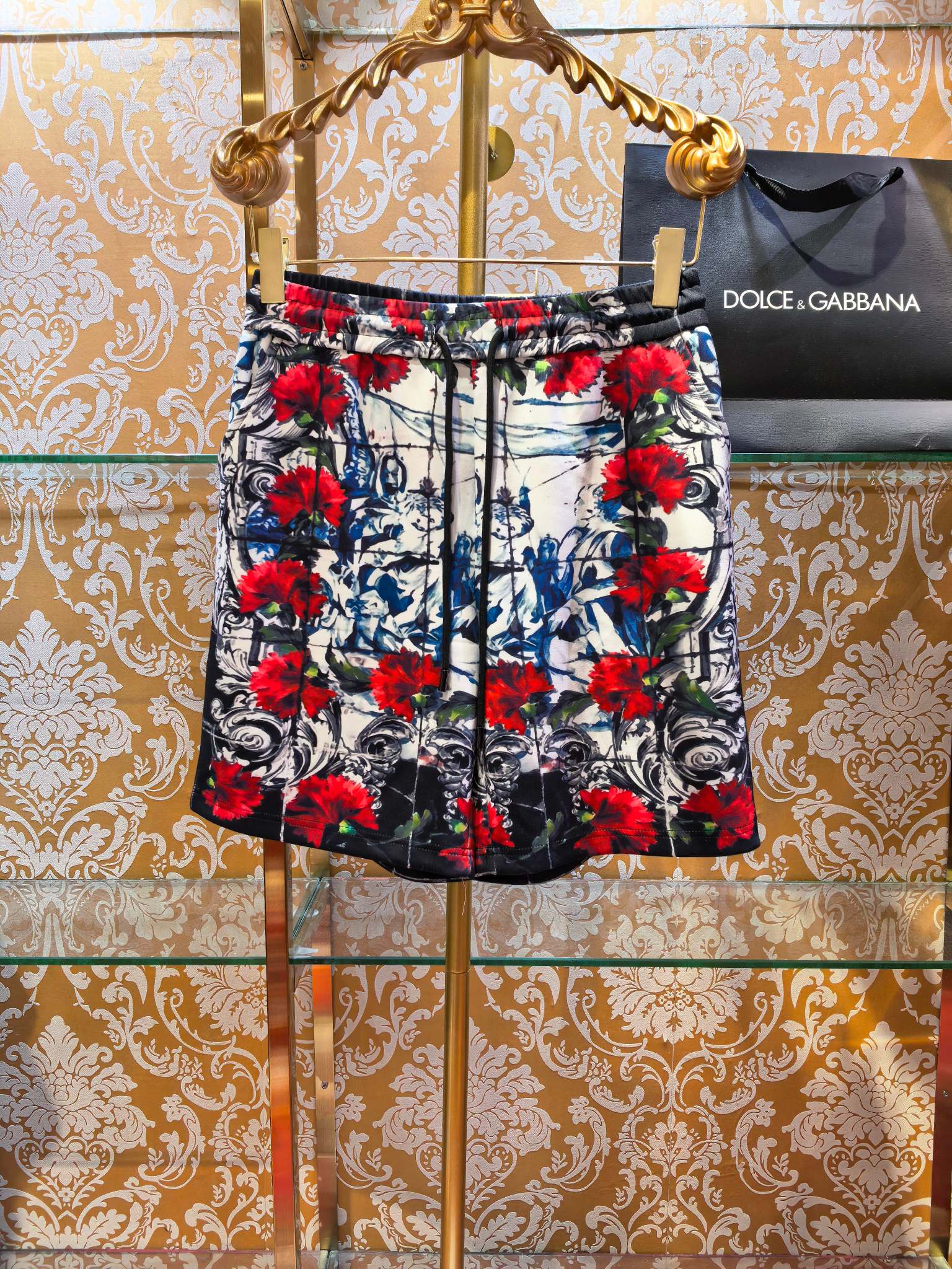 NO:786669,DOLCE&GABBANA 2026 New Retro Palace Style Printed Shorts [Produced by an Italian high-end brand, using a retro palace style exquisite all-over print design, angels and other gorgeous elements, with strong visual impact; the suit is easy to match, showing luxurious personality and fashionable uniqueness. Slim version code number 46 48 50 52, Dolce&Gabbana-clothing, Dolce&Gabbana, Dolce&Gabbana, shorts,19860909DOLCE&GABBANA 2026新款 复古宫廷风印花短裤【意大利高端品牌出品,采用复古宫廷风格精致满印设计,天使等华丽元素,视觉冲击力强；套装搭配省心,尽显奢华个性,兼具时尚独特性 修身版型 码数46 48 50 52,杜嘉班纳-服装,Dolce&Gabbana,Dolce&Gabbana,shorts,,Women's clothing