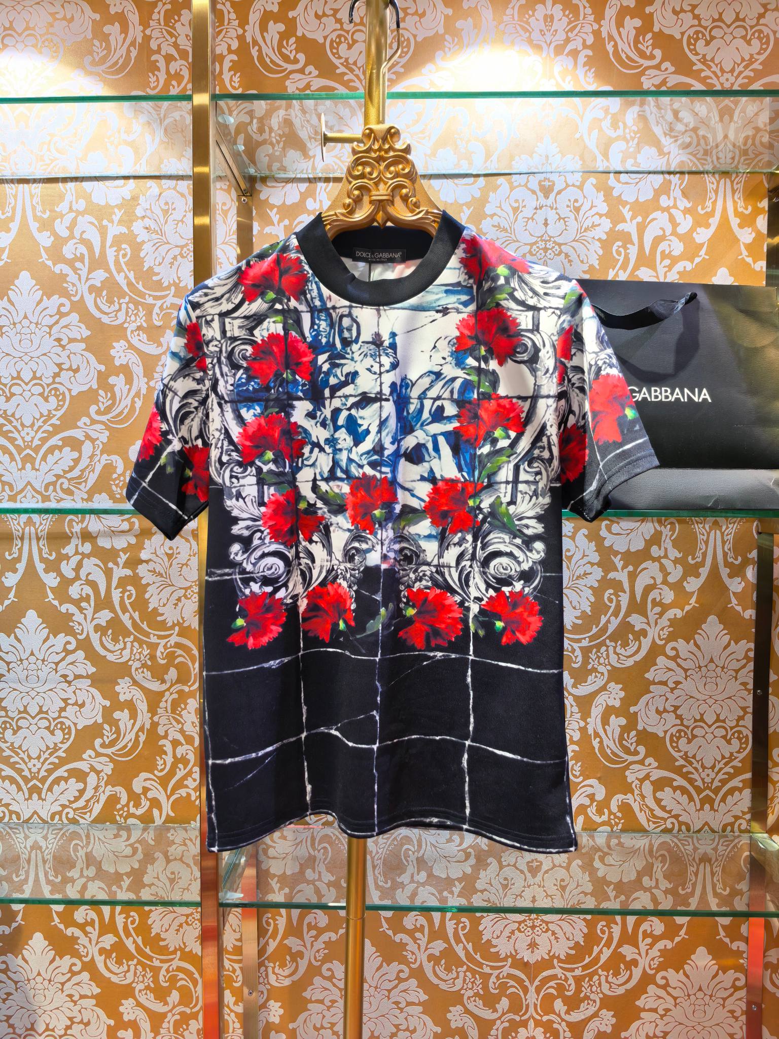 NO:786664,DOLCE&GABBANA 2026 New Style Retro Palace Style Printed Short Sleeve [Produced by an Italian high-end brand, using a retro palace style exquisite full-print design, angels and other gorgeous elements, with strong visual impact; the suit is worry-free to match, showing luxury personality and fashionable uniqueness. Slim version code number 46 48 50 52, Dolce & Gabbana-clothing, Dolce&Gabbana, Dolce&Gabbana, T-shirt,19860909DOLCE&GABBANA 2026新款 复古宫廷风印花短袖【意大利高端品牌出品,采用复古宫廷风格精致满印设计,天使等华丽元素,视觉冲击力强；套装搭配省心,尽显奢华个性,兼具时尚独特性 修身版型 码数46 48 50 52,杜嘉班纳-服装,Dolce&Gabbana,Dolce&Gabbana,T-shirt,,Women's clothing
