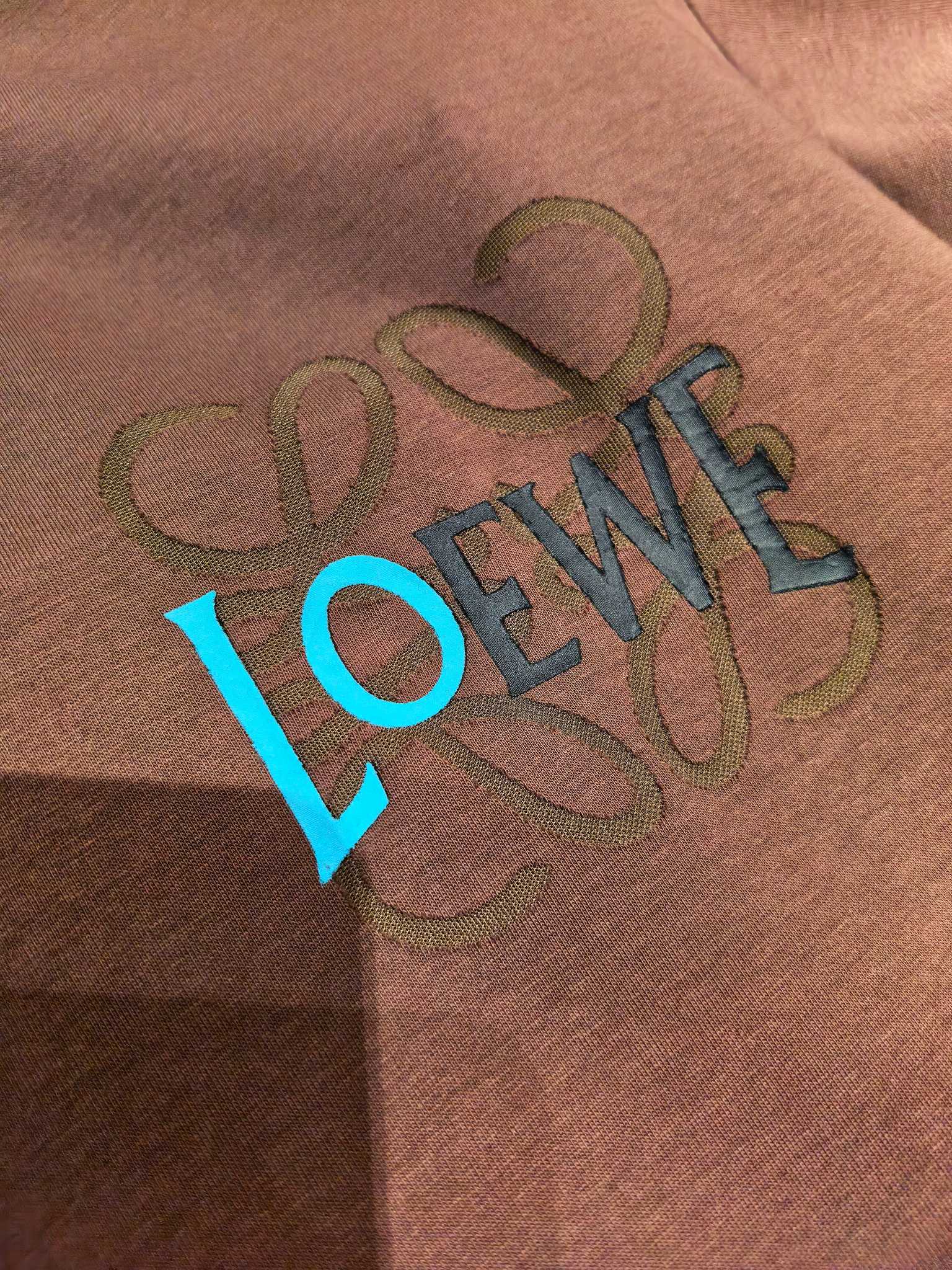 Loewe 专柜款高定成衣 3