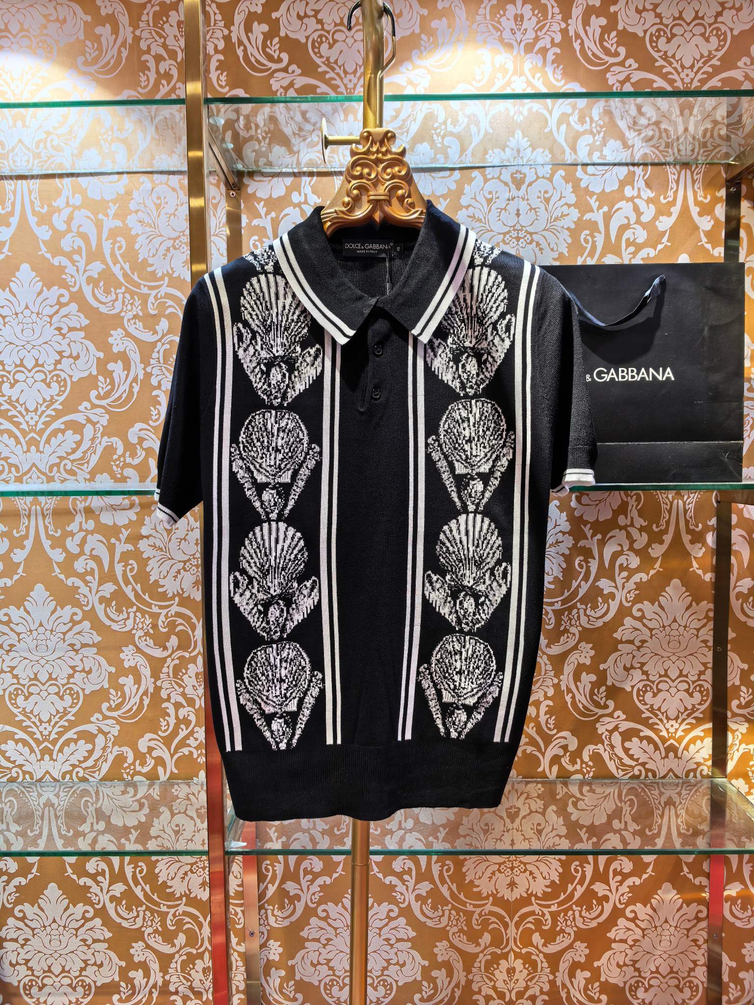 NO:861529,& 2026/ss new knitted sweater DG jacquard. The fabric is perfectly made with 14 needles of imported machines. The counter restores the upper body spirit one to one. Comfortable and breathable. Slim fit. Color. White. Code number 46 48 50 52, Dolce&Gabbana-clothing, Dolce&Gabbana,19860909& 2026/ss新款针织衫 DG提花 面料采用进口机器14针完美制作 专柜一比一还原 上身精神 舒适透气 修身版型 颜色 白色 码数 46 48 50 52,杜嘉班纳-服装,Dolce&Gabbana,,Women's clothing