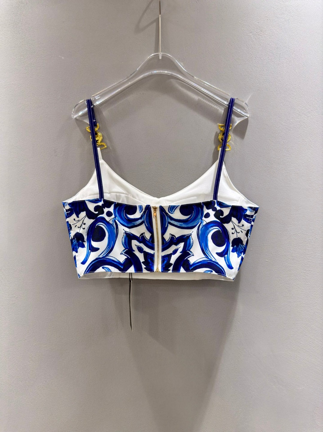 High-End Women’s Clothes Sets with Versace-Inspired Custom Details and Porcelain Bouquets - 图片 6