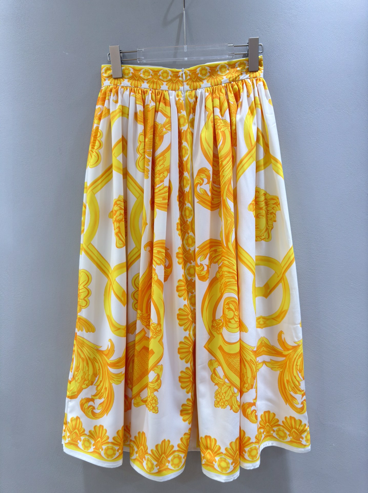 High-Quality Women’s Clothes by Versace/Françoise with Barlock Packings in Various Sizes - 图片 2