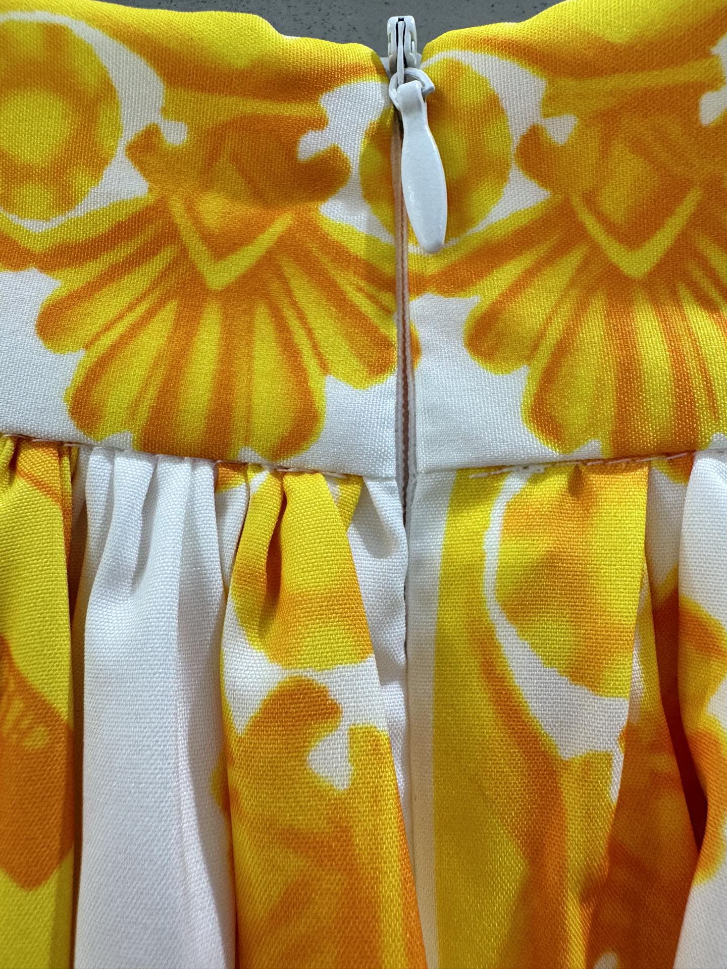 High-Quality Women’s Clothes by Versace/Françoise with Barlock Packings in Various Sizes - 图片 8