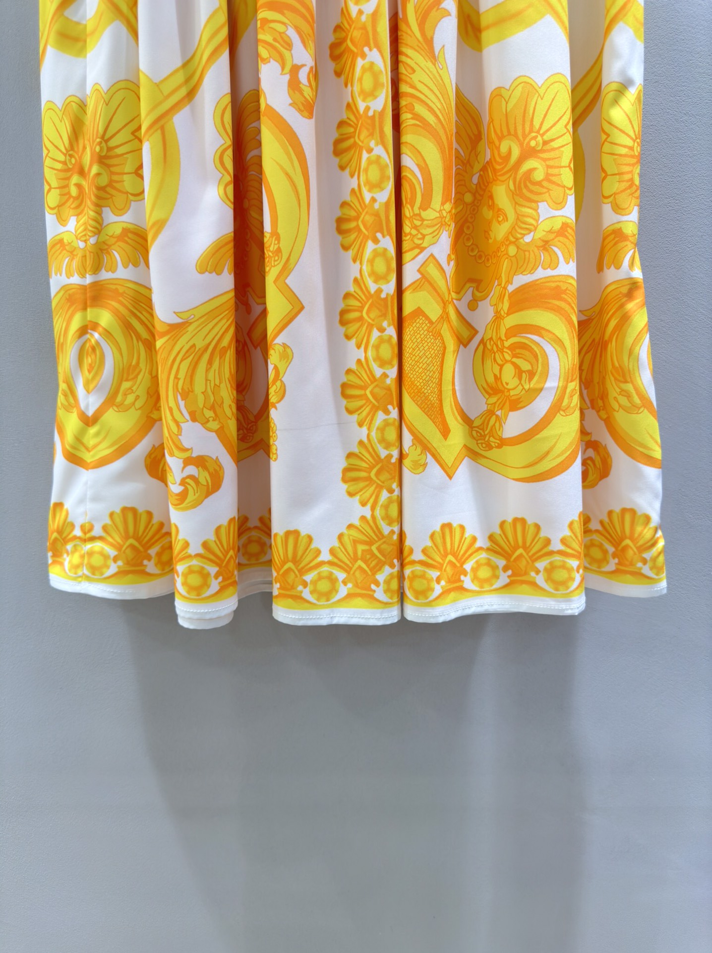 High-Quality Women’s Clothes by Versace/Françoise with Barlock Packings in Various Sizes - 图片 7