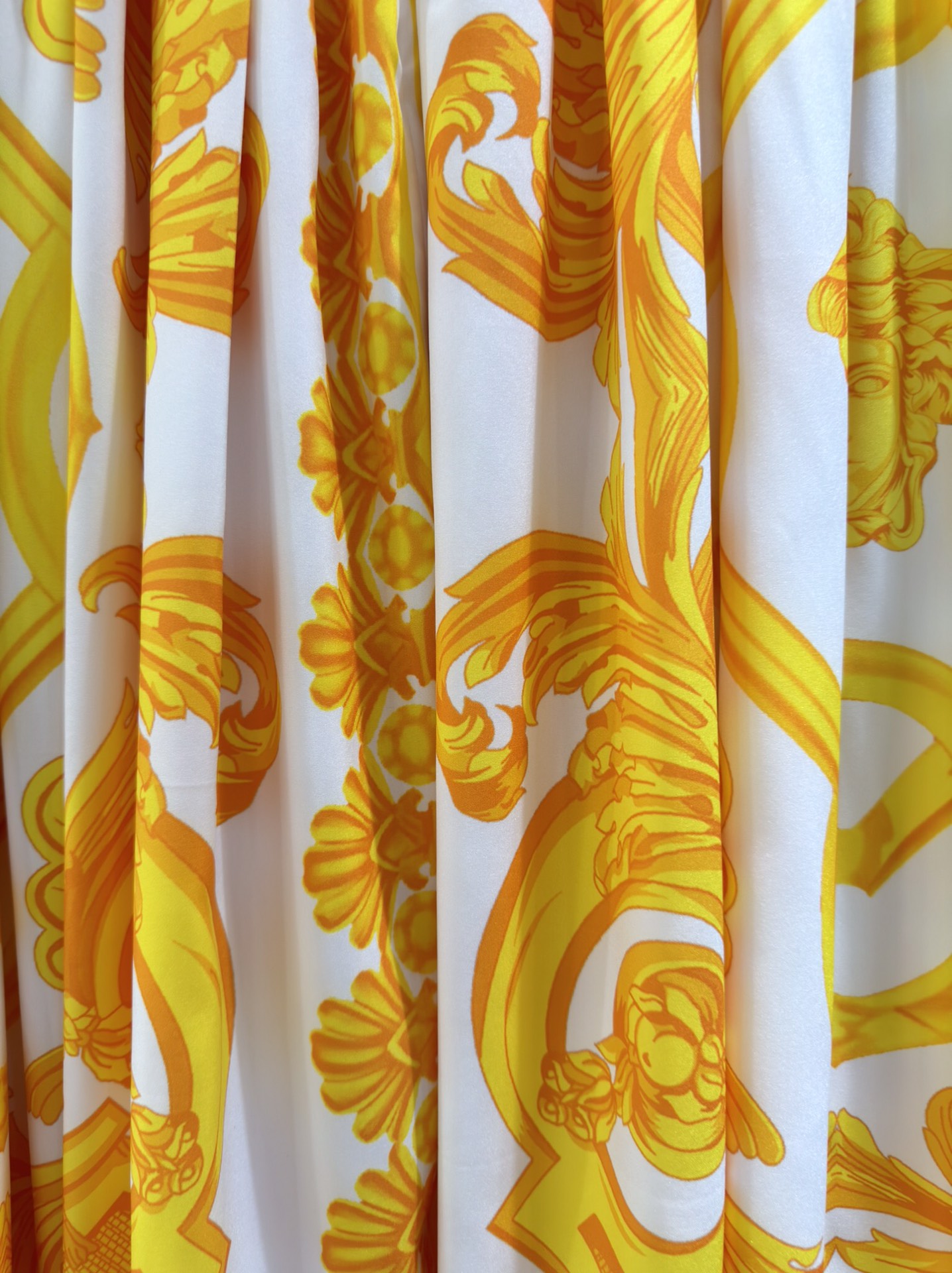 High-Quality Women’s Clothes by Versace/Françoise with Barlock Packings in Various Sizes - 图片 9