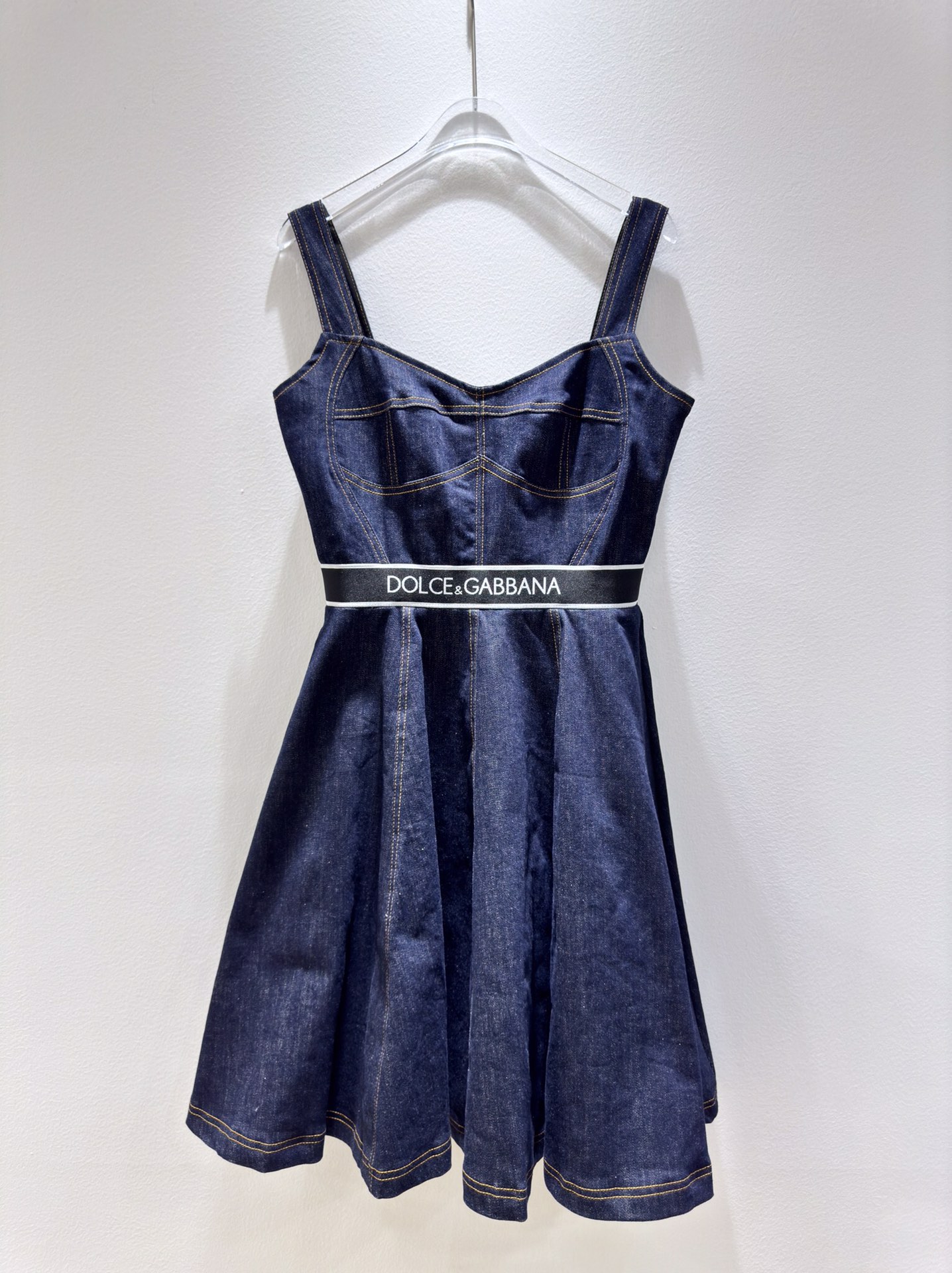 High-end Women’s Dress with Custom D&G Heart Collar Logo Knitting. Sizes SMLXL. - 图片 1