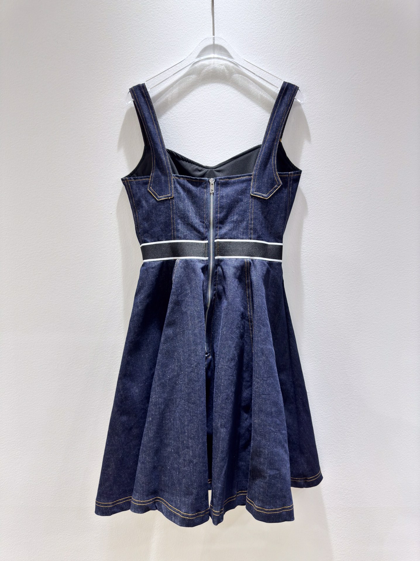 High-end Women’s Dress with Custom D&G Heart Collar Logo Knitting. Sizes SMLXL. - 图片 2