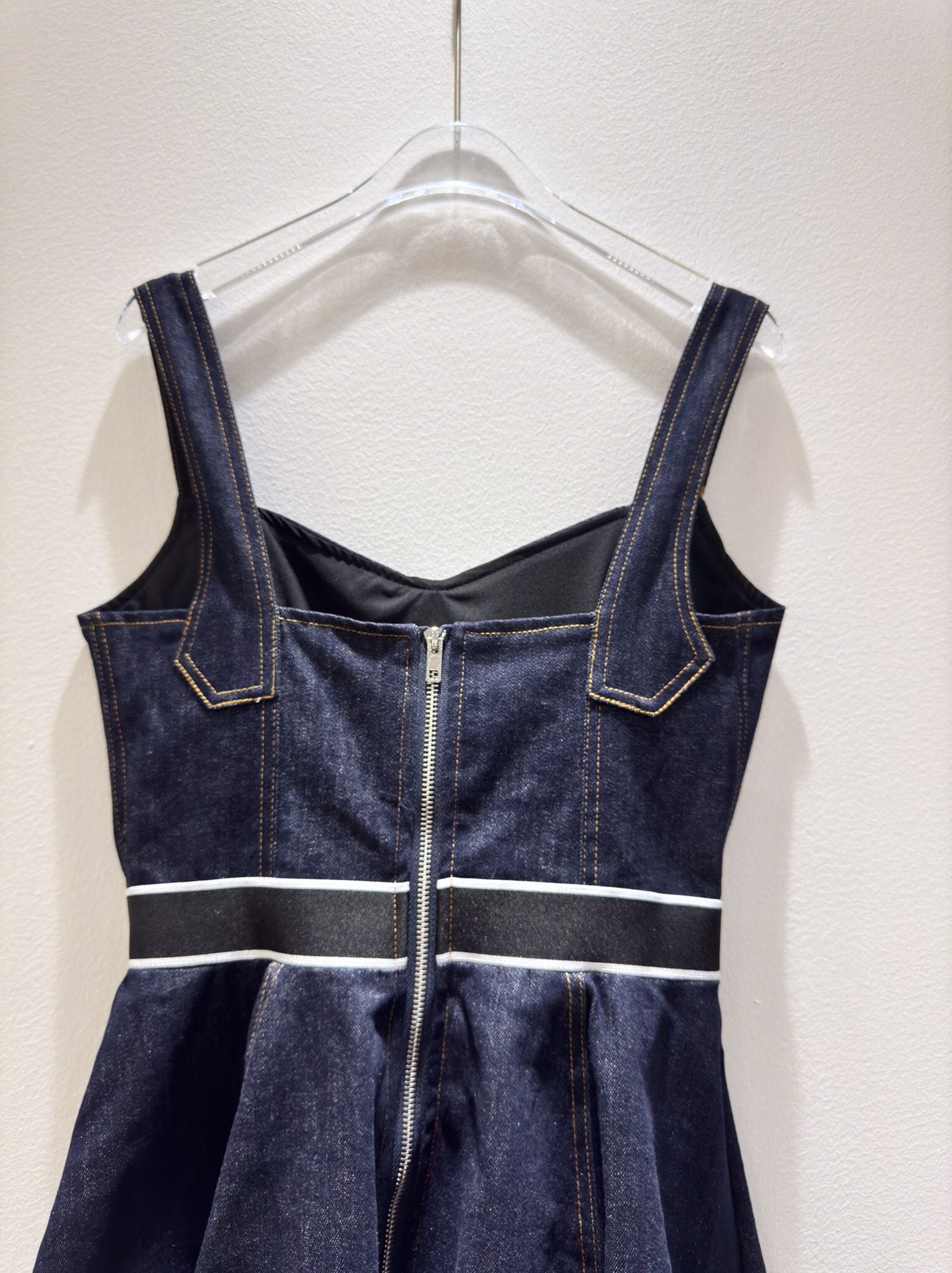 High-end Women’s Dress with Custom D&G Heart Collar Logo Knitting. Sizes SMLXL. - 图片 9